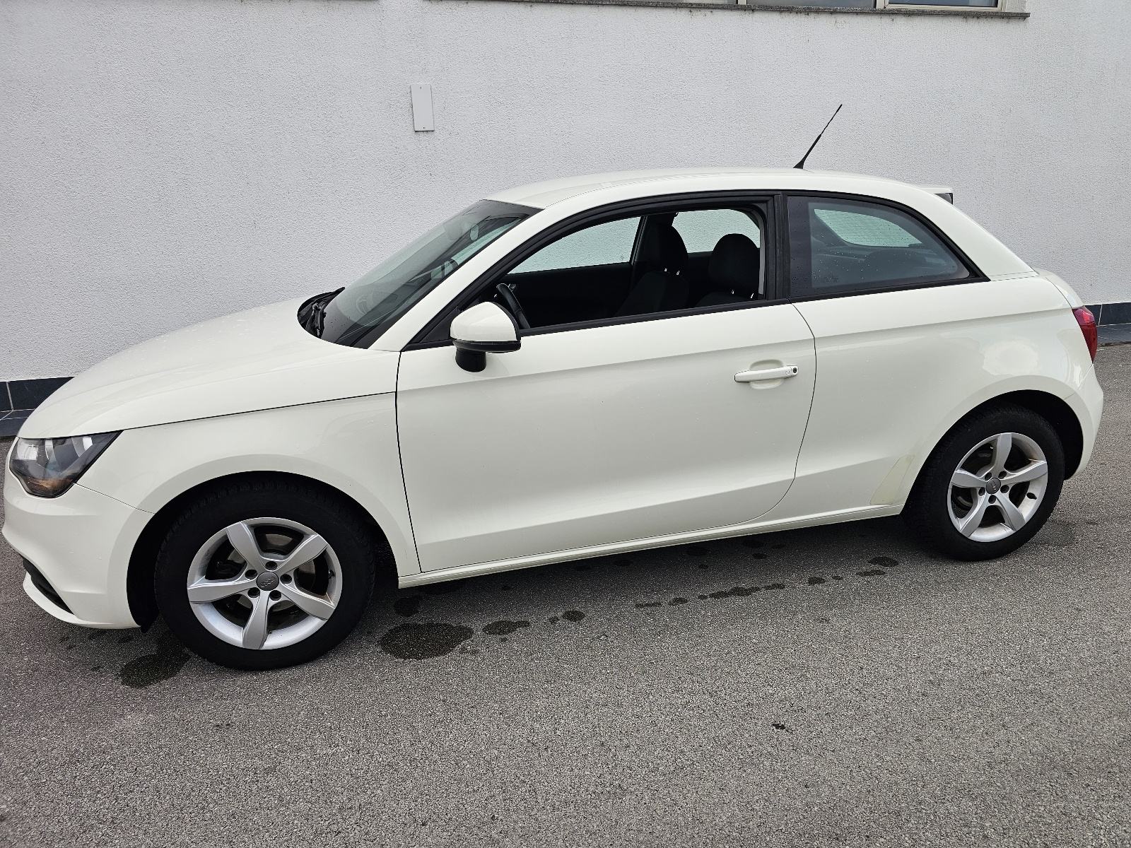 Audi A1.... 1,2 TFSI, odlično stanje!, fotografija 4