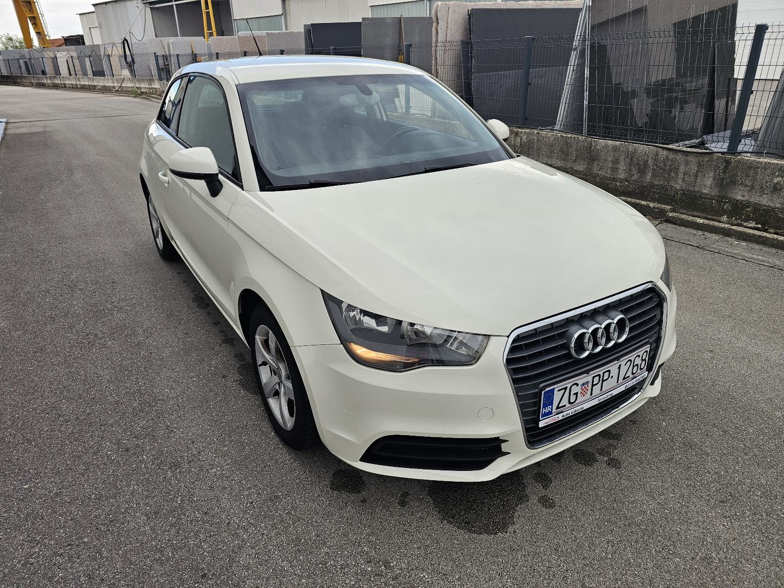 Audi A1.... 1,2 TFSI, odlično stanje!, fotografija 7