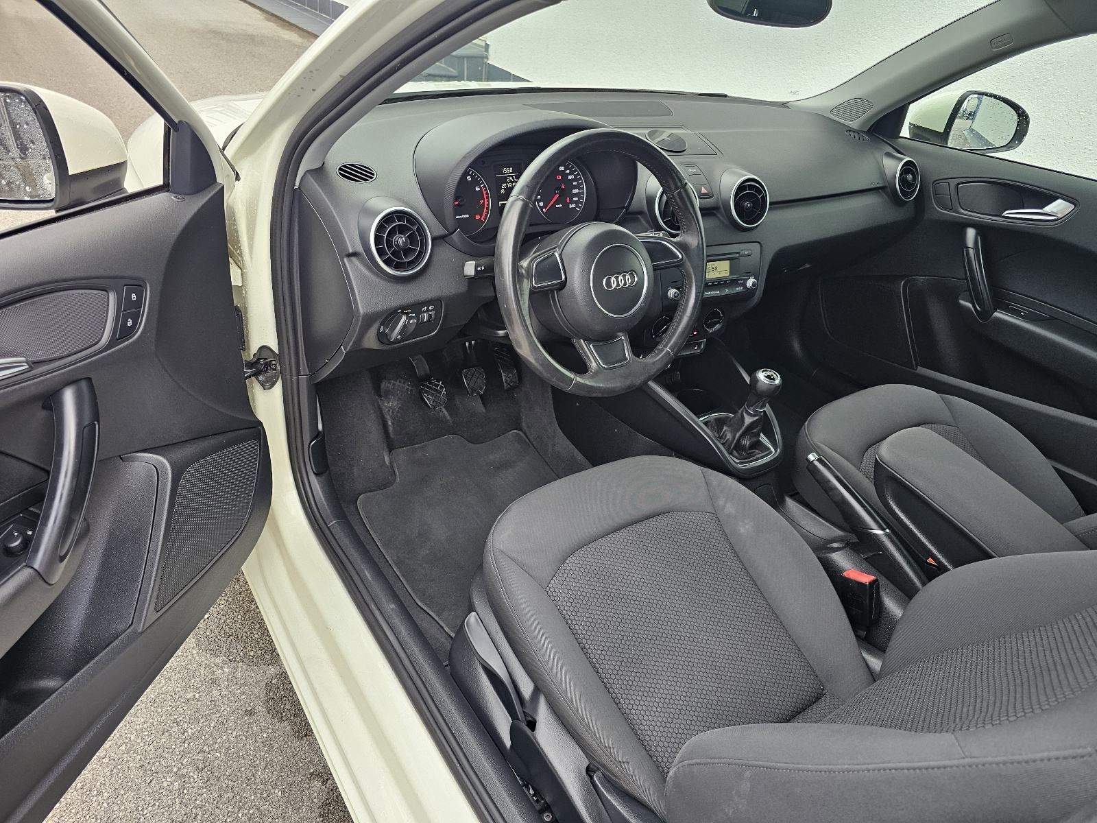 Audi A1.... 1,2 TFSI, odlično stanje!, fotografija 13