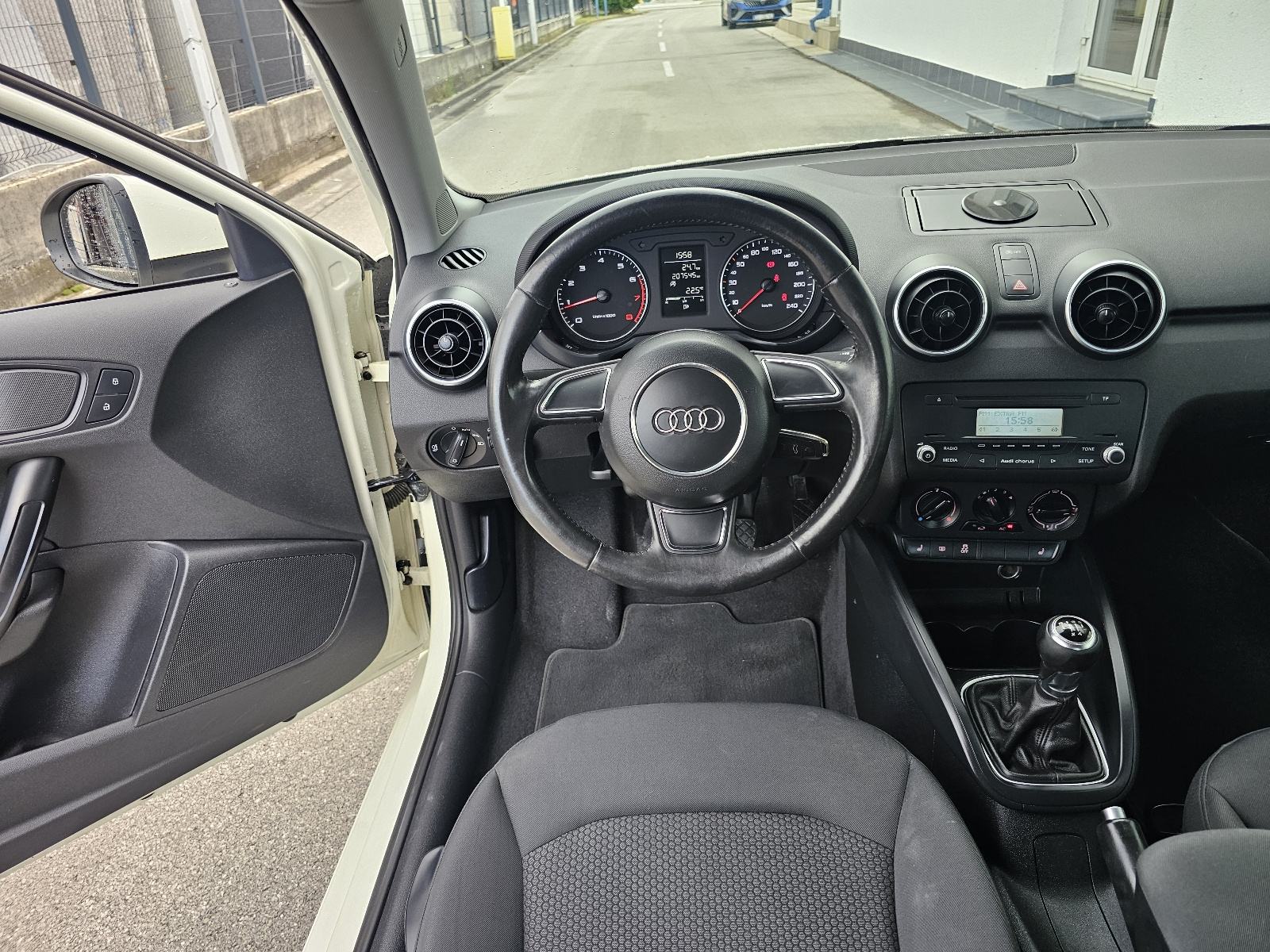 Audi A1.... 1,2 TFSI, odlično stanje!, fotografija 14