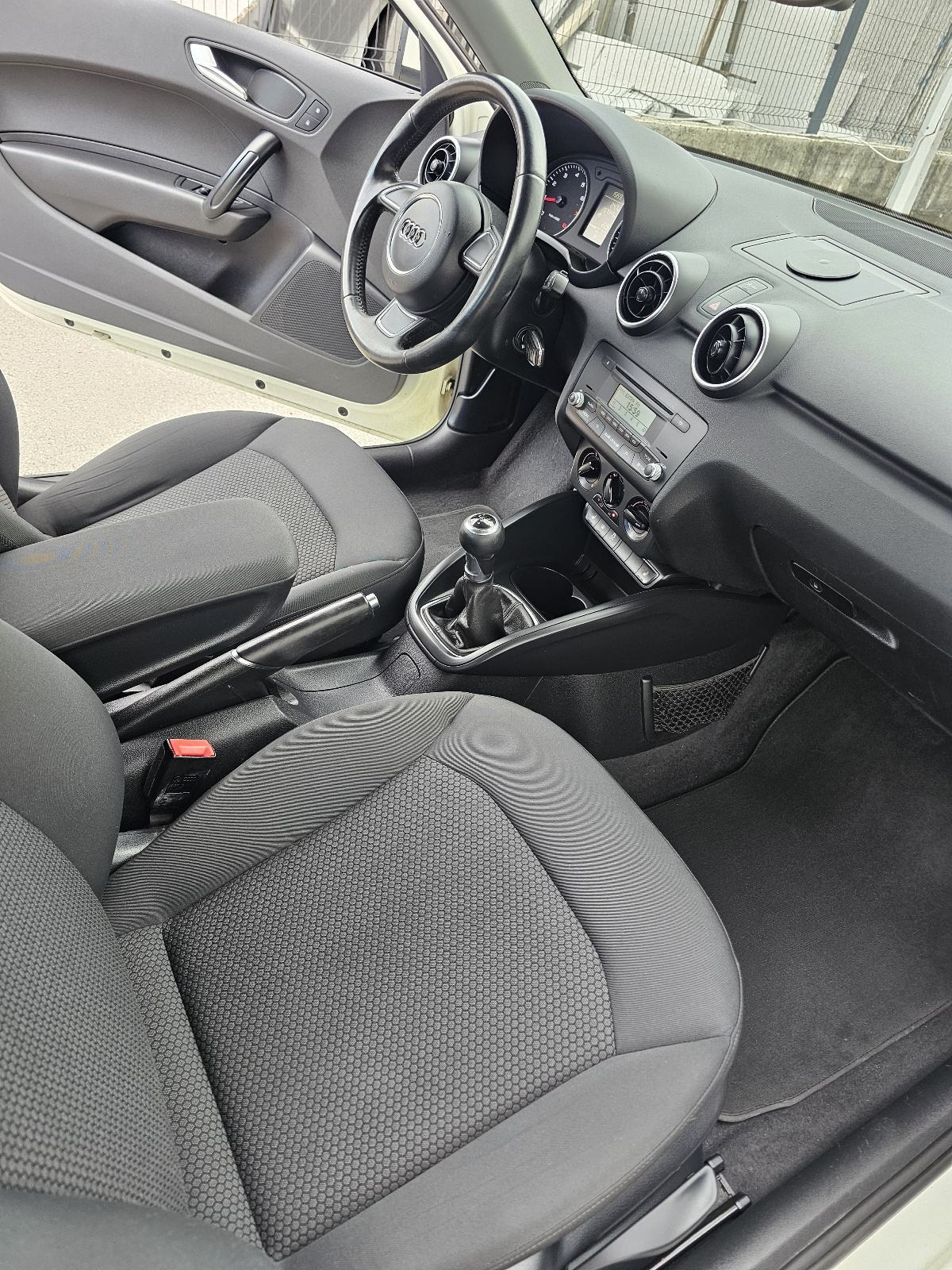Audi A1.... 1,2 TFSI, odlično stanje!, fotografija 15