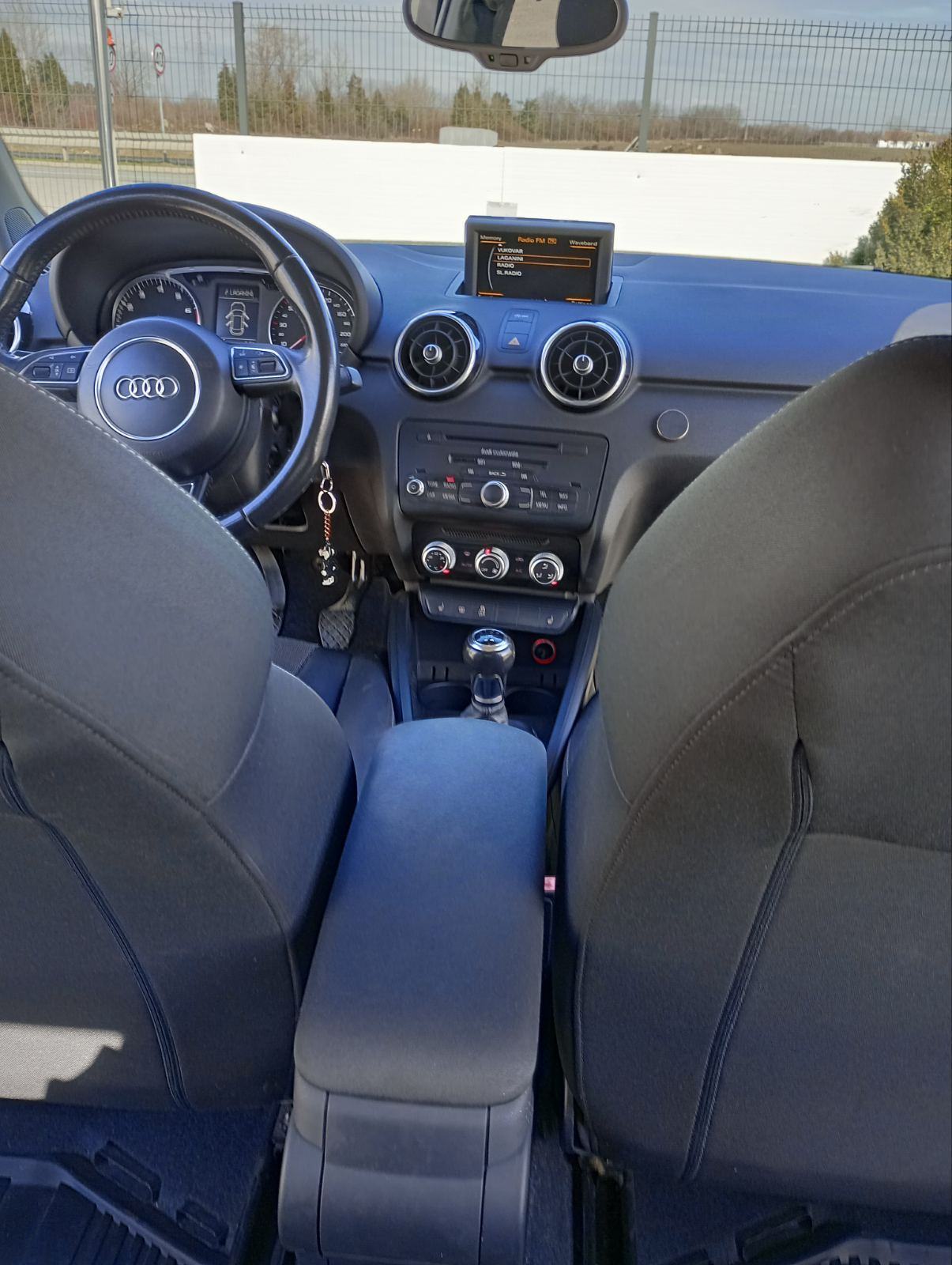 Audi A1 Sportback 1.2 TFSI 2014 | 135.600 km | 2 seta ALU kotača, fotografija 10
