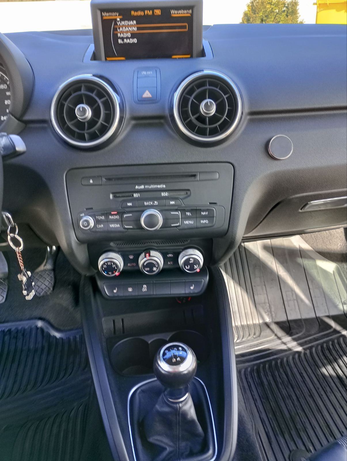 Audi A1 Sportback 1.2 TFSI 2014 | 135.600 km | 2 seta ALU kotača, fotografija 12