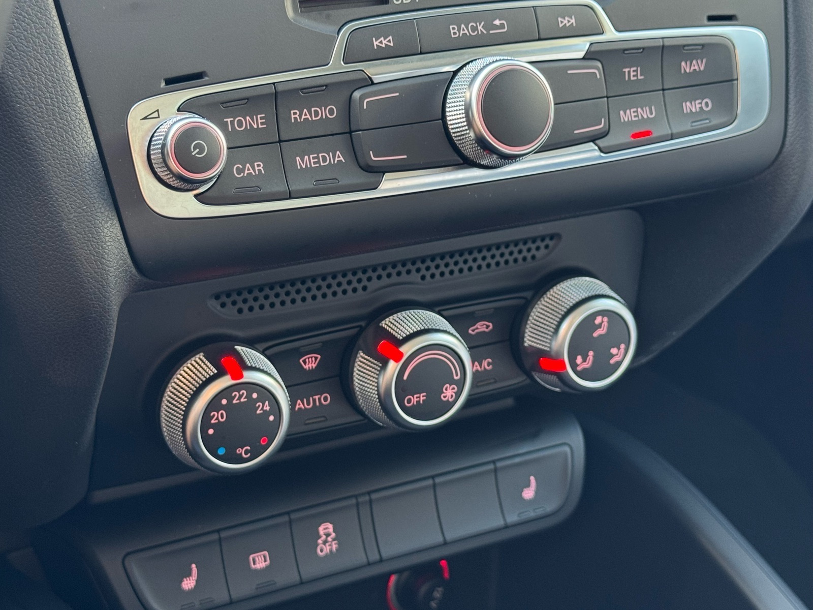 Audi A1 1,4 TDI SPORTBACK / NAVIGACIJA / AUT KLIMA / PARK SENZOR / ALU, fotografija 9