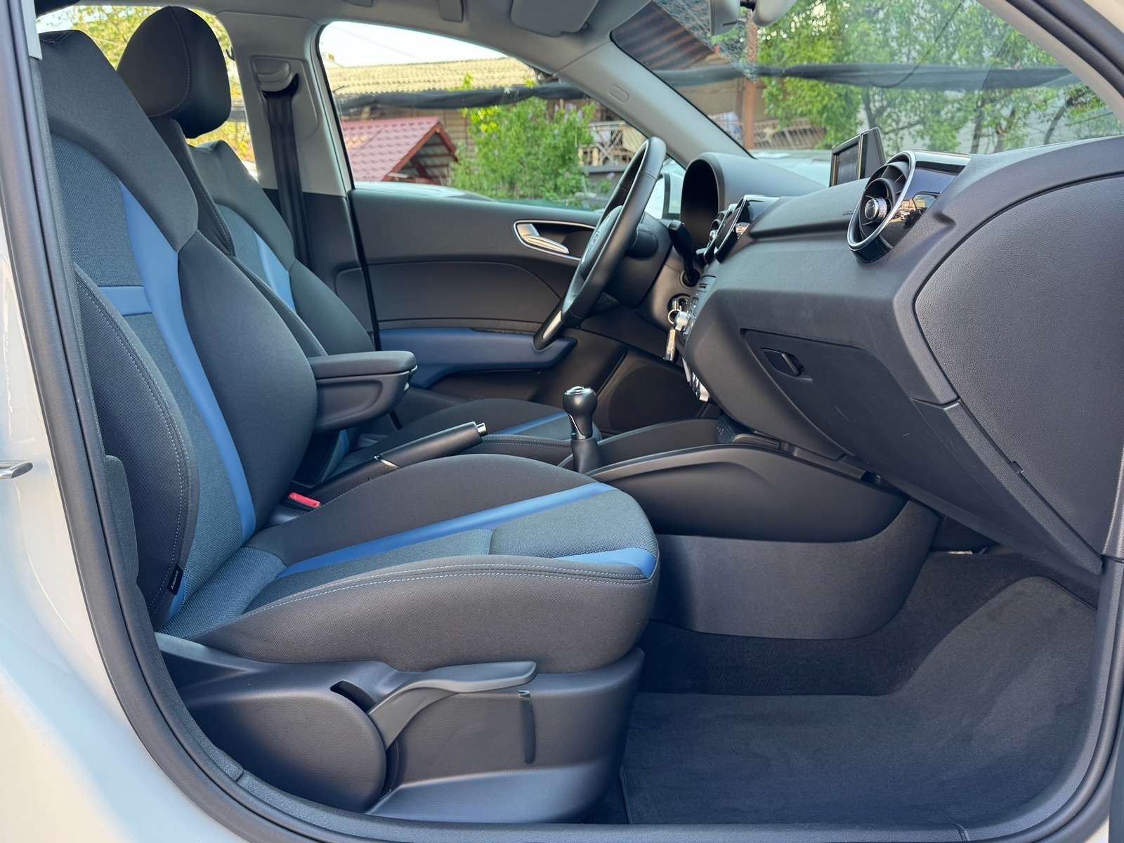 Audi A1 1,4 TDI SPORTBACK / NAVIGACIJA / AUT KLIMA / PARK SENZOR / ALU, fotografija 14