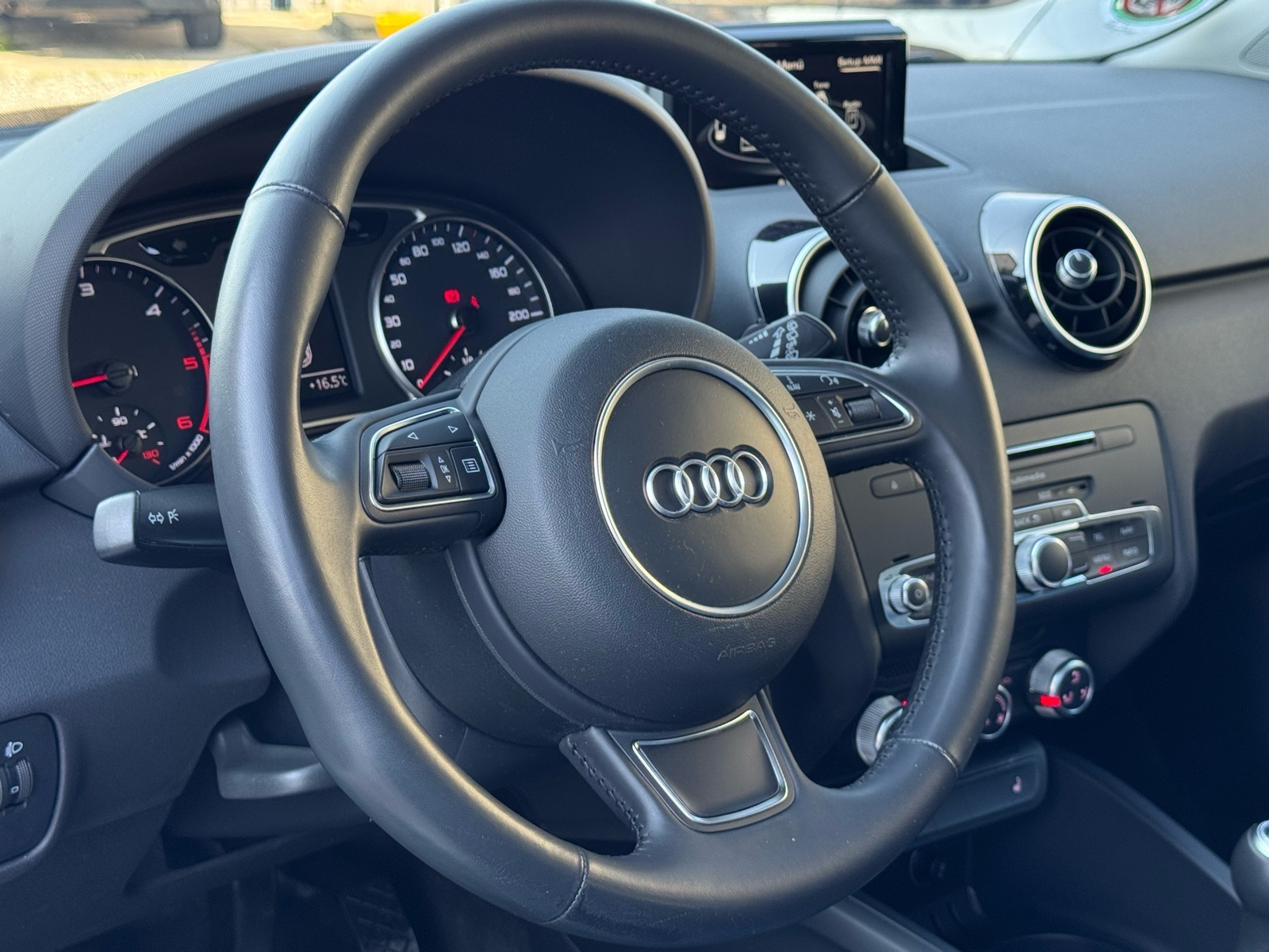 Audi A1 1,4 TDI SPORTBACK / NAVIGACIJA / AUT KLIMA / PARK SENZOR / ALU, fotografija 17