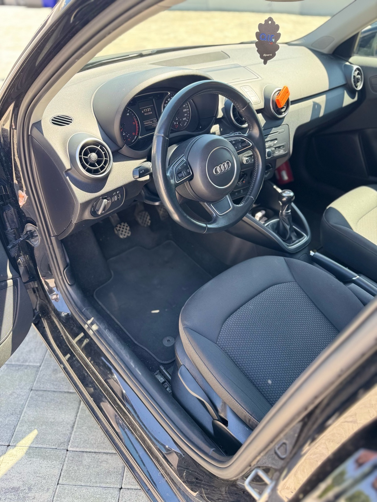 Audi A1 1,6 TDI 2014god, 66kw, vlasnik 3 godine, moguce zamjene, fotografija 8
