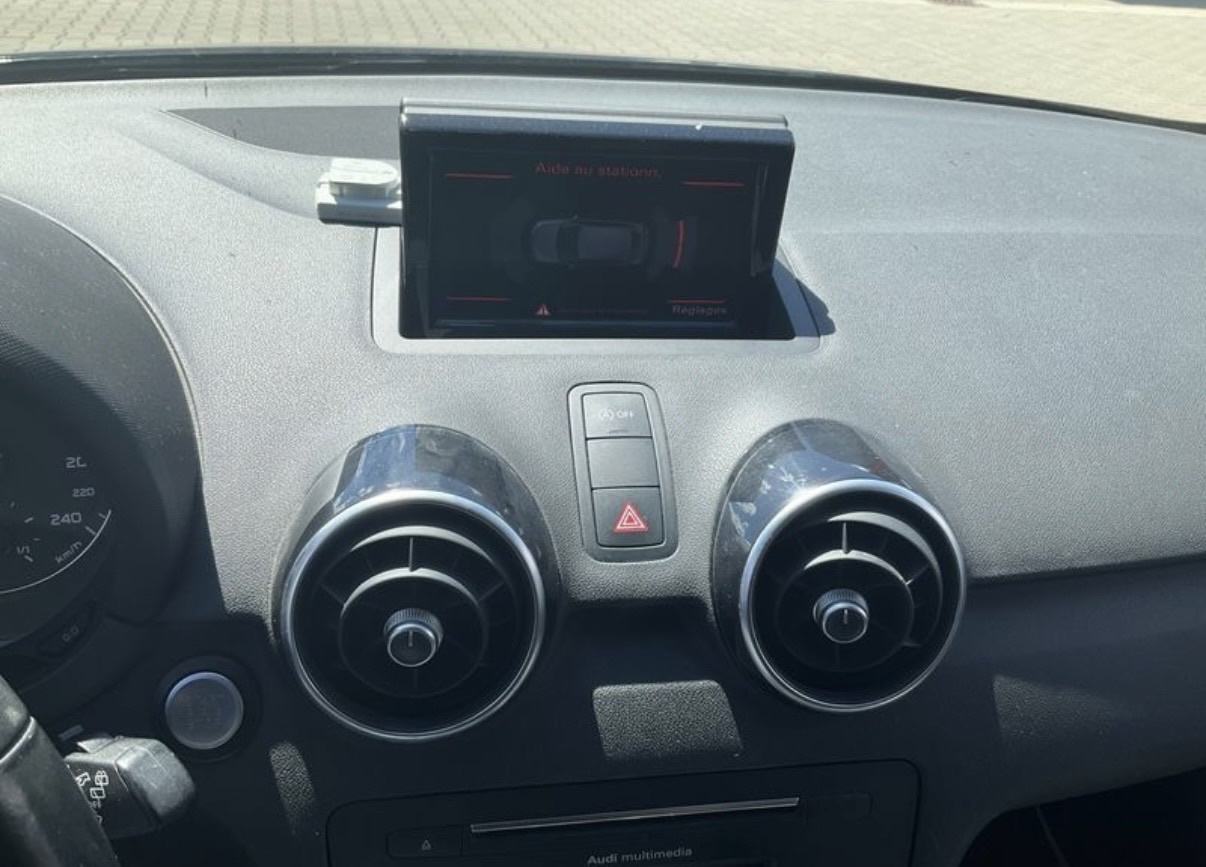 Audi A1 1.6 TDI #Bi-XENON #NAVI #PDC, fotografija 9