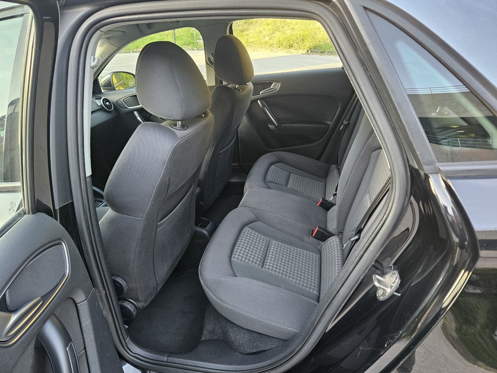 Audi A1 1,6 TDI,kao nov, s bogatim paketom opreme, fotografija 17