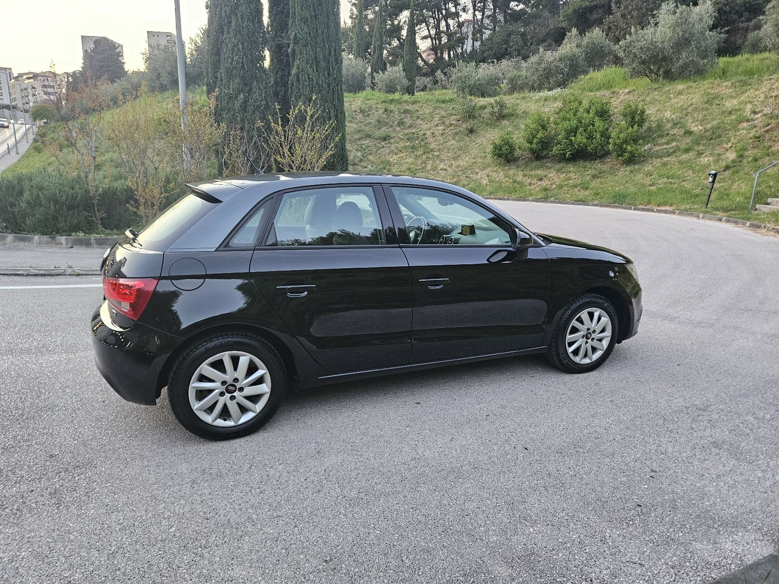 Audi A1 1,6 TDI,kao nov, s bogatim paketom opreme, fotografija 6