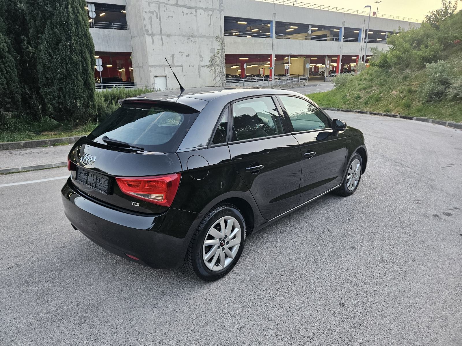 Audi A1 1,6 TDI,kao nov, s bogatim paketom opreme, fotografija 5