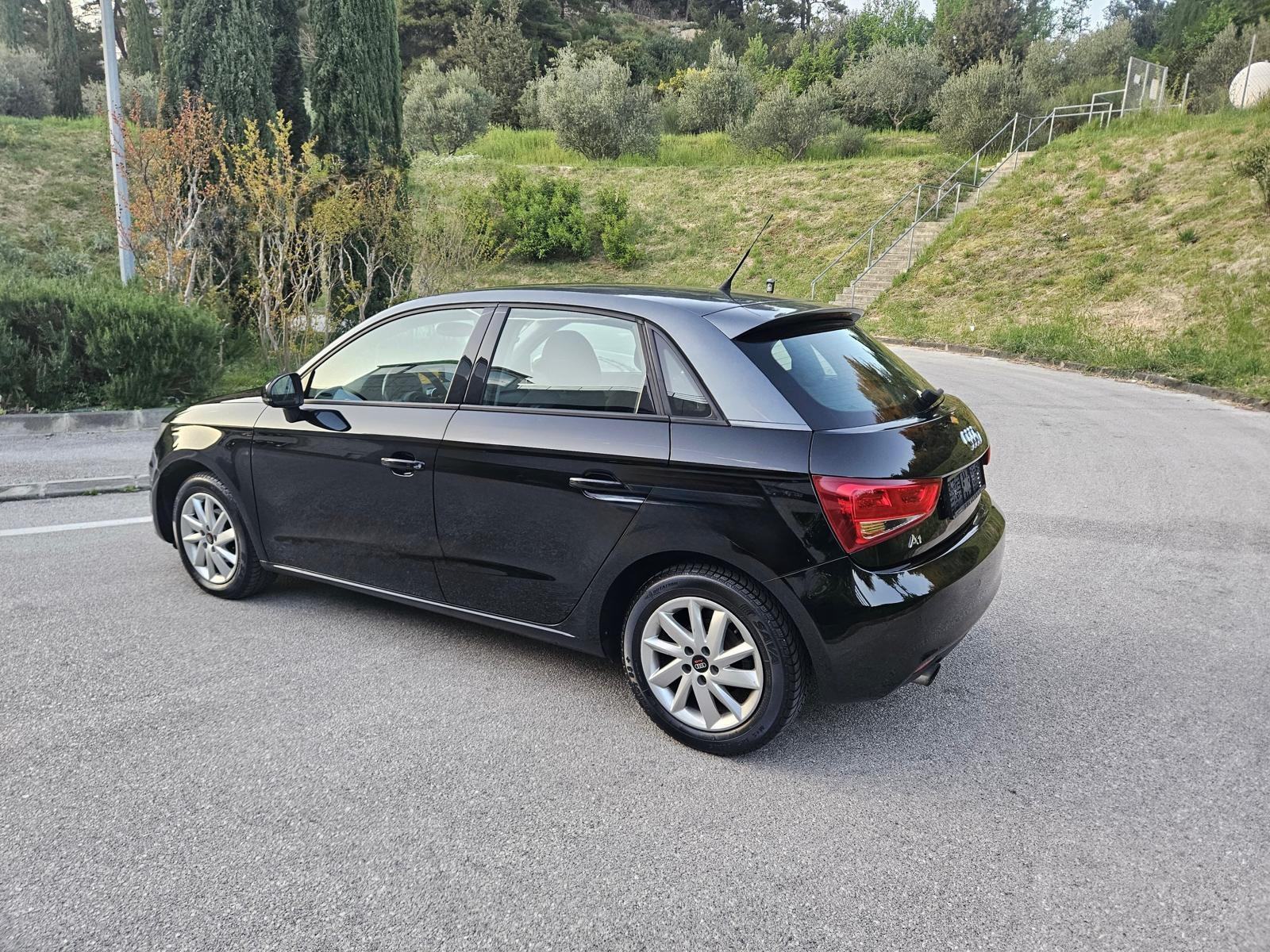 Audi A1 1,6 TDI,kao nov, s bogatim paketom opreme, fotografija 4