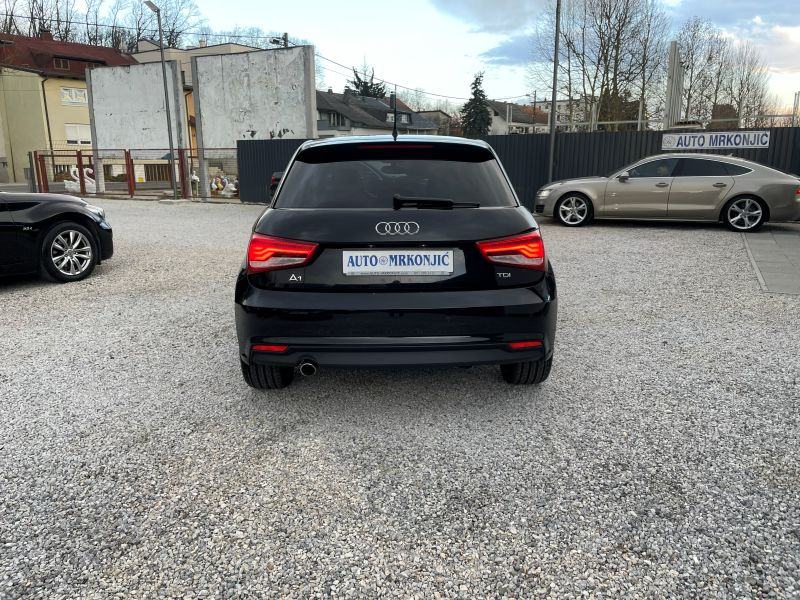 Audi A1 1,6 TDI *S-LINE* NAVIGACIJA* ALU 18 * XENON + LED * 1.VL, fotografija 5