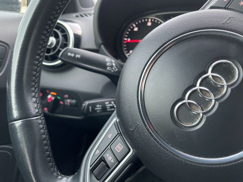 Audi A1 1,6 TDI *S-LINE* NAVIGACIJA* ALU 18 * XENON + LED * 1.VL, fotografija 12