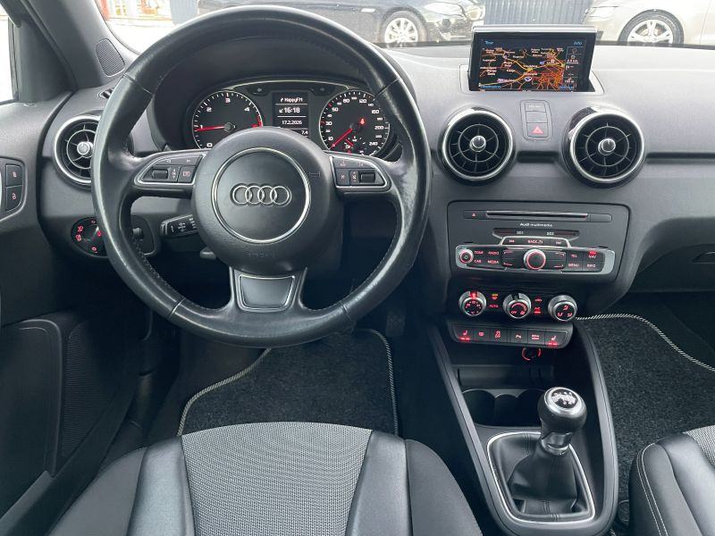 Audi A1 1,6 TDI *S-LINE* NAVIGACIJA* ALU 18 * XENON + LED * 1.VL, fotografija 11
