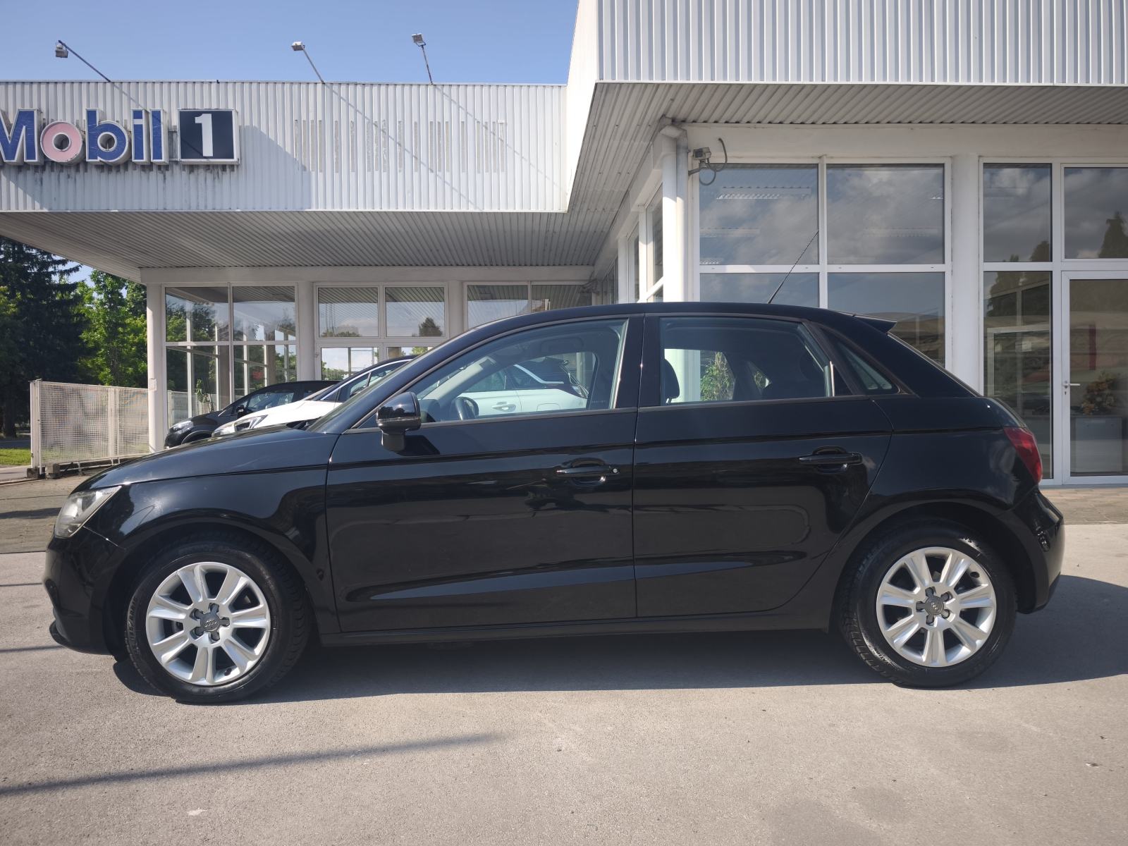 Audi A1 1,6 TDI NAVI TEMPOMAT SENZORI SPORTSKA SJEDALA BLUETOOTH, fotografija 8