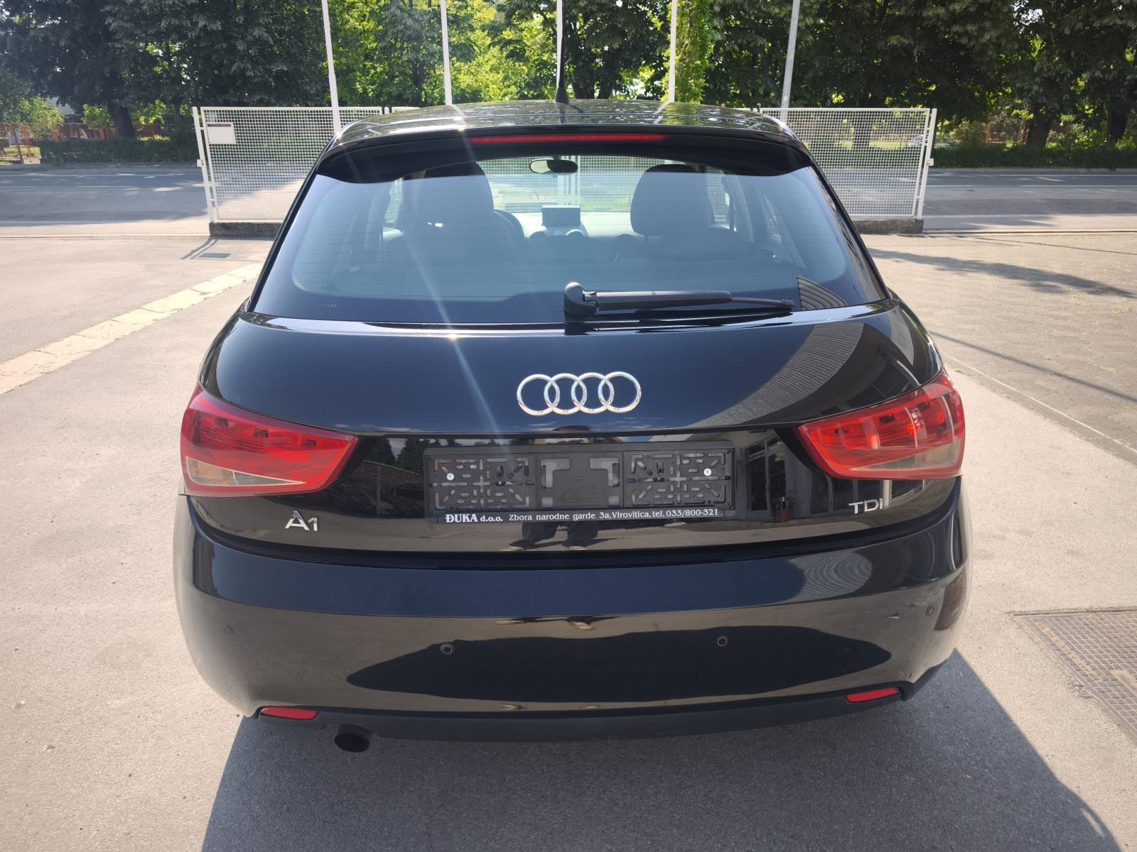 Audi A1 1,6 TDI NAVI TEMPOMAT SENZORI SPORTSKA SJEDALA BLUETOOTH, fotografija 11