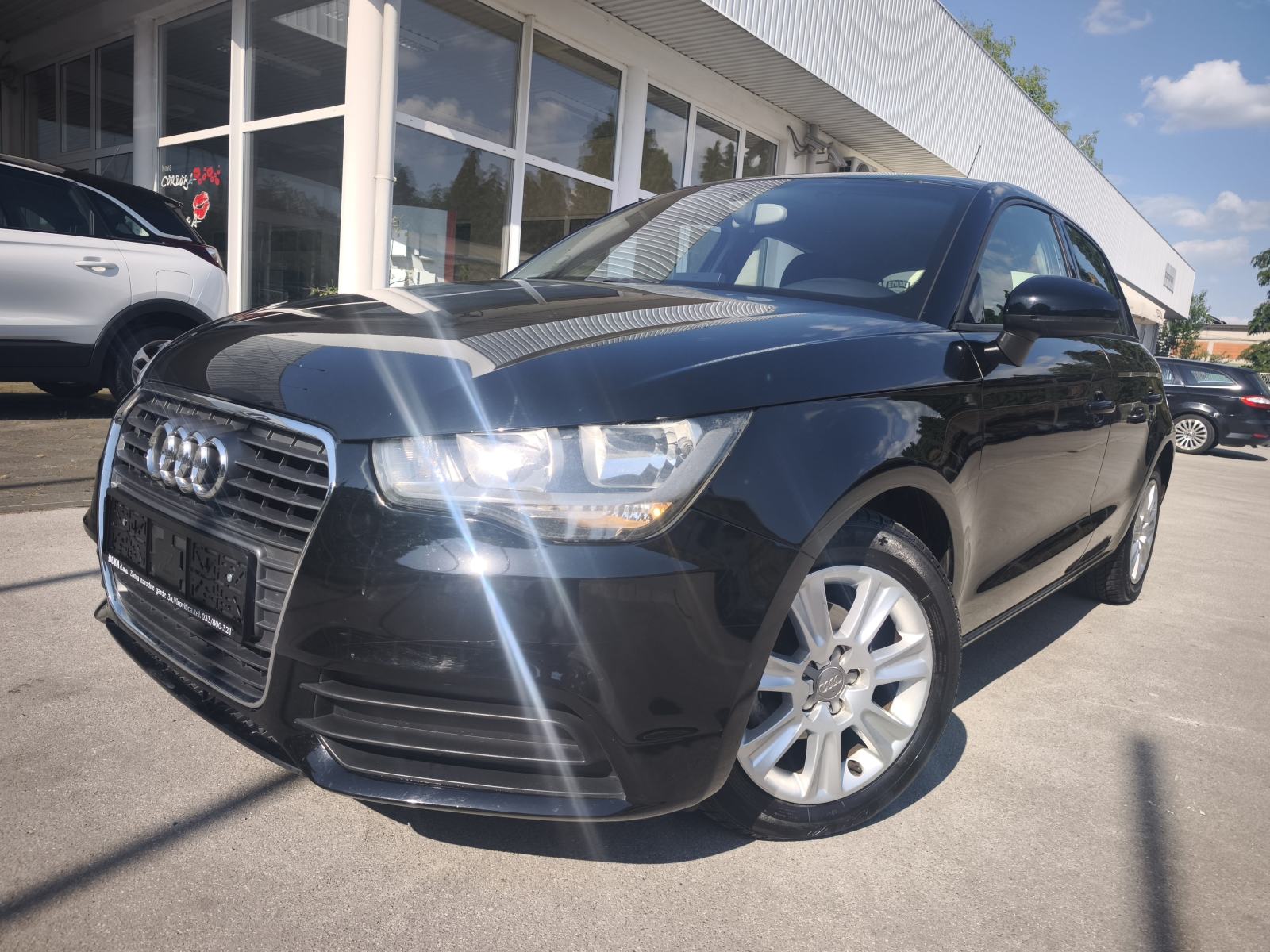 Audi A1 1,6 TDI NAVI TEMPOMAT SENZORI SPORTSKA SJEDALA BLUETOOTH, fotografija 7