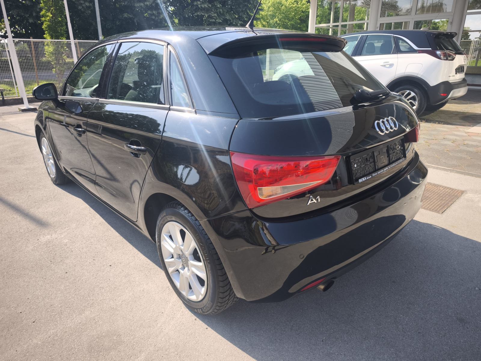 Audi A1 1,6 TDI NAVI TEMPOMAT SENZORI SPORTSKA SJEDALA BLUETOOTH, fotografija 10