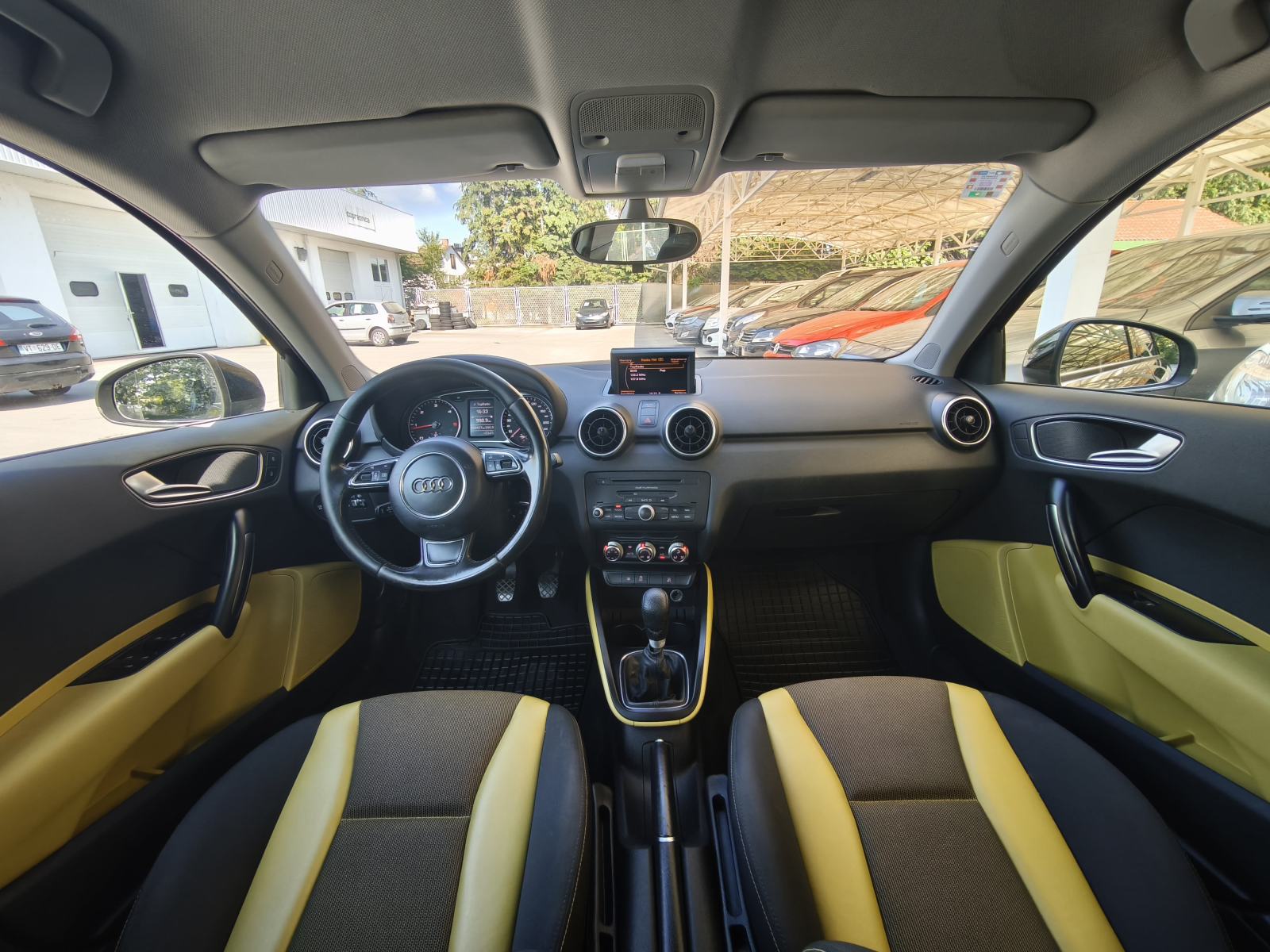 Audi A1 1,6 TDI NAVI TEMPOMAT SENZORI SPORTSKA SJEDALA BLUETOOTH, fotografija 16