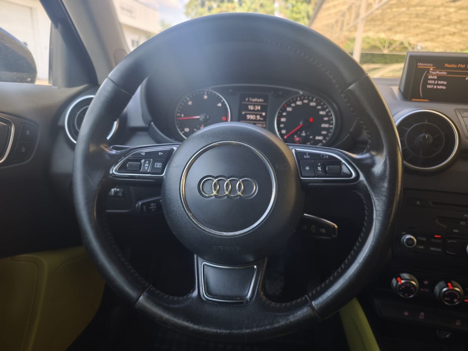 Audi A1 1,6 TDI NAVI TEMPOMAT SENZORI SPORTSKA SJEDALA BLUETOOTH, fotografija 18