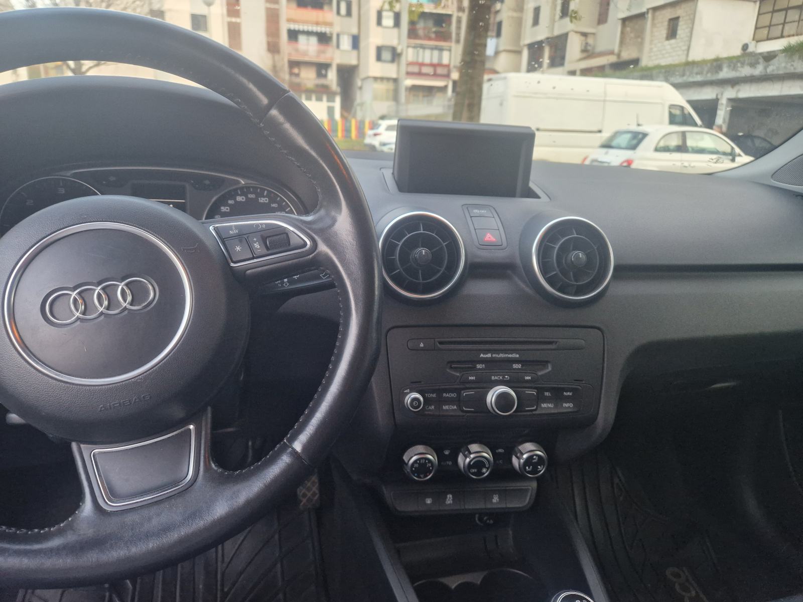 Audi A1 1,6 TDI odličan, bez ulaganja! Registriran do 7/27, fotografija 6