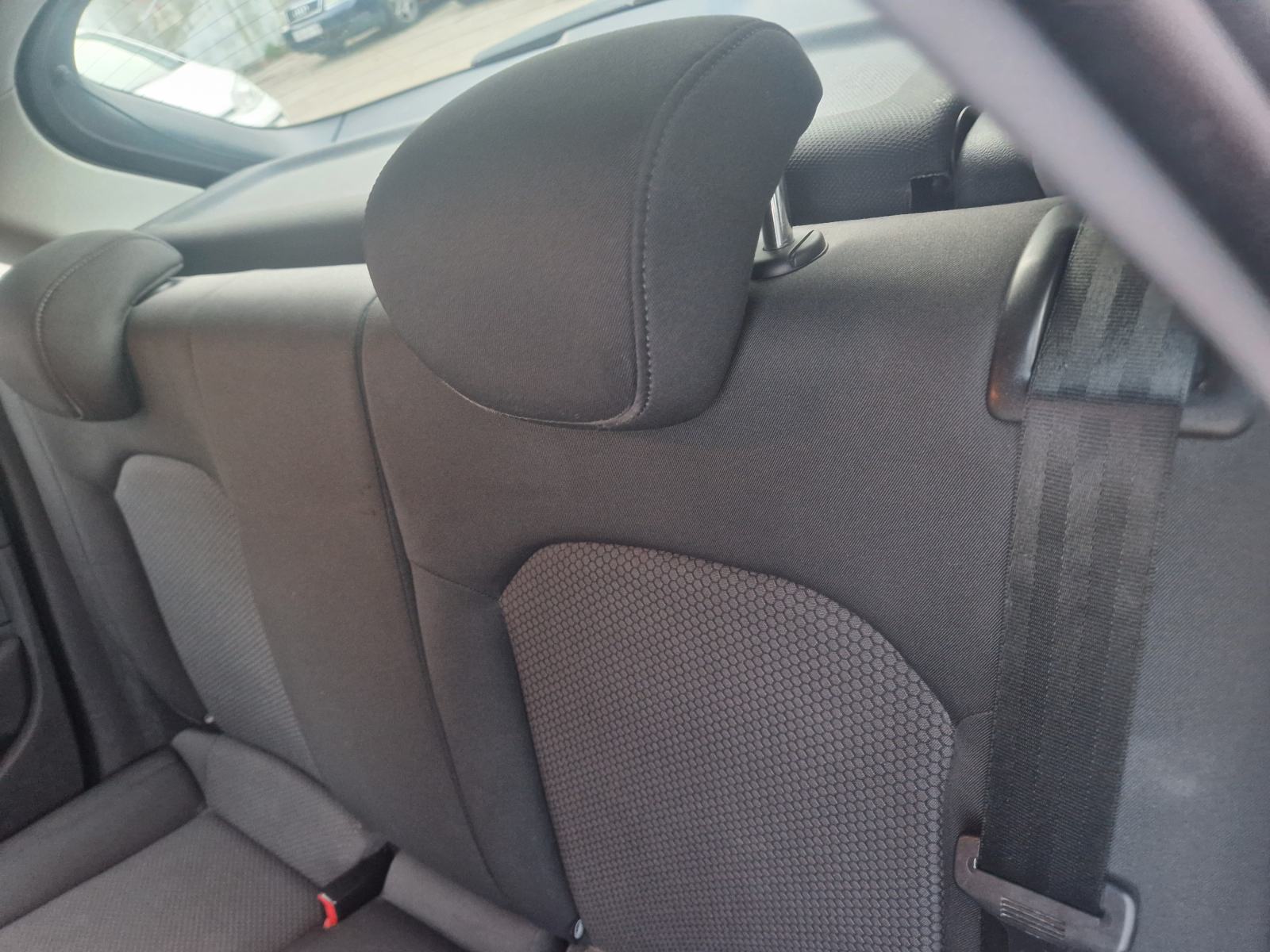 Audi A1 1,6 TDI odličan, bez ulaganja! Registriran do 7/27, fotografija 9