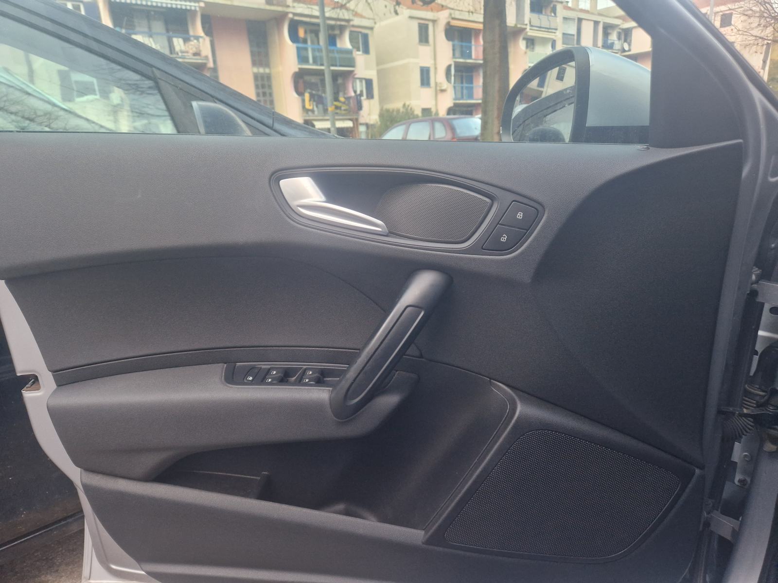 Audi A1 1,6 TDI odličan, bez ulaganja! Registriran do 7/27, fotografija 8