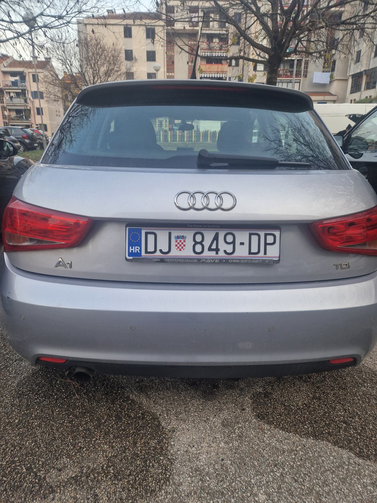 Audi A1 1,6 TDI odličan, bez ulaganja! Registriran do 7/27, fotografija 2