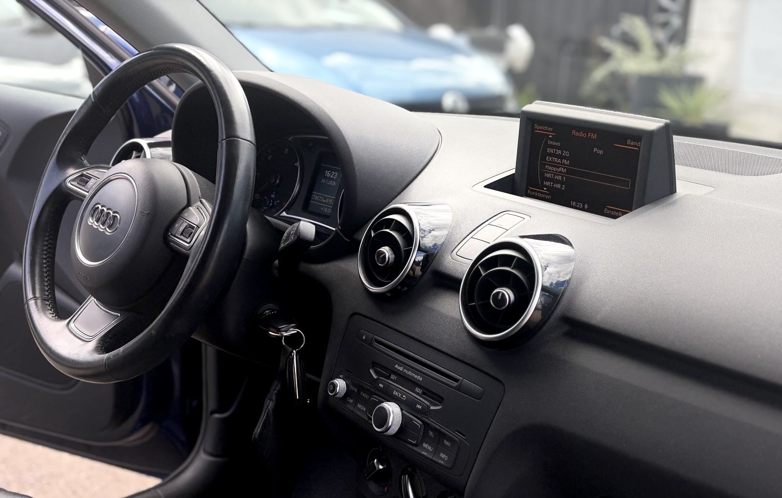 Audi A1 1,6 TDI Sport *Top stanje* *Servisna Audi* *Dupli set alu*, fotografija 20