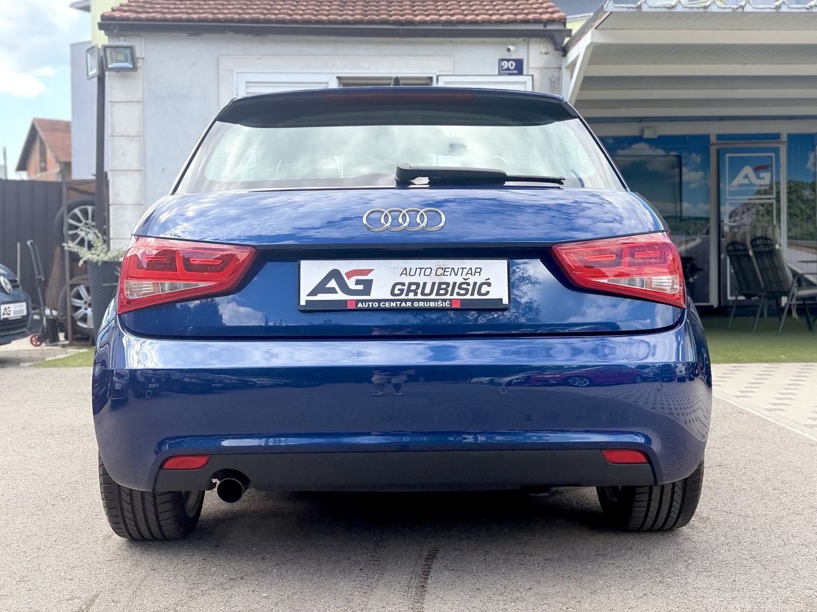 Audi A1 1,6 TDI Sport *Top stanje* *Servisna Audi* *Dupli set alu*, fotografija 15