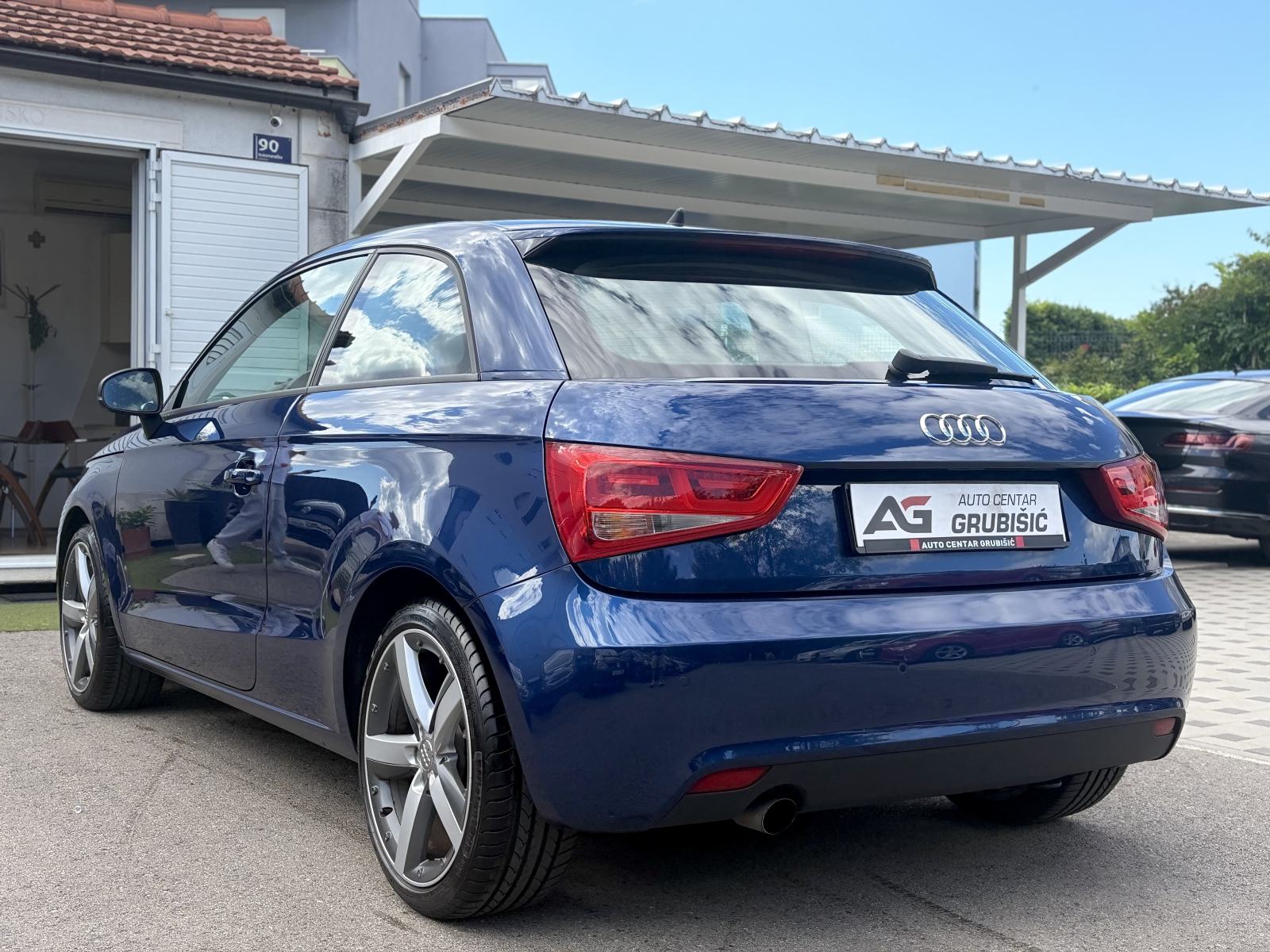 Audi A1 1,6 TDI Sport *Top stanje* *Servisna Audi* *Dupli set alu*, fotografija 16