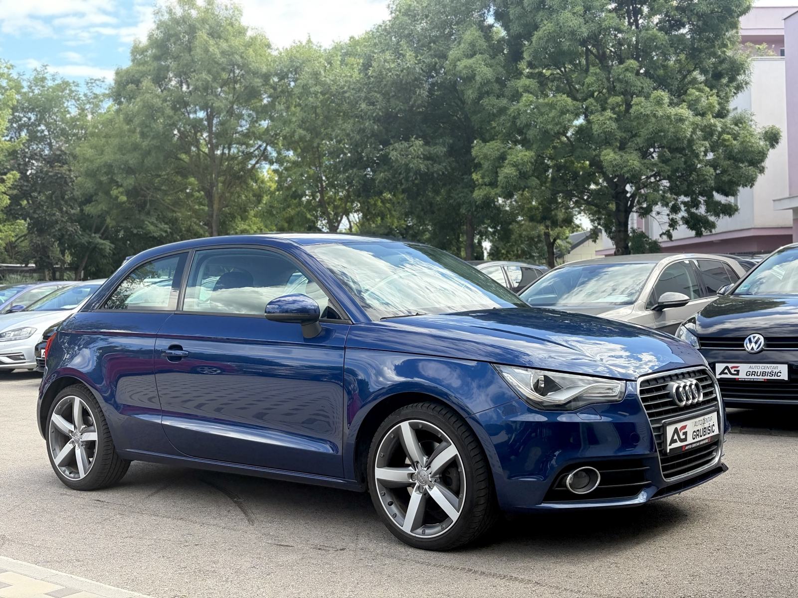 Audi A1 1,6 TDI Sport *Top stanje* *Servisna Audi* *Dupli set alu*, fotografija 12