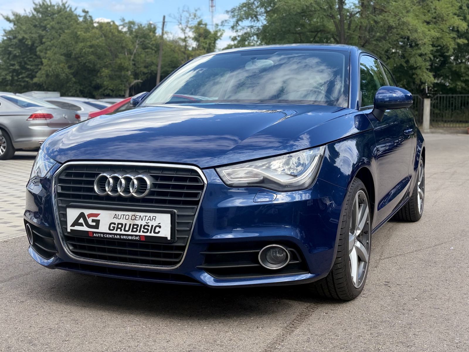 Audi A1 1,6 TDI Sport *Top stanje* *Servisna Audi* *Dupli set alu*, fotografija 10