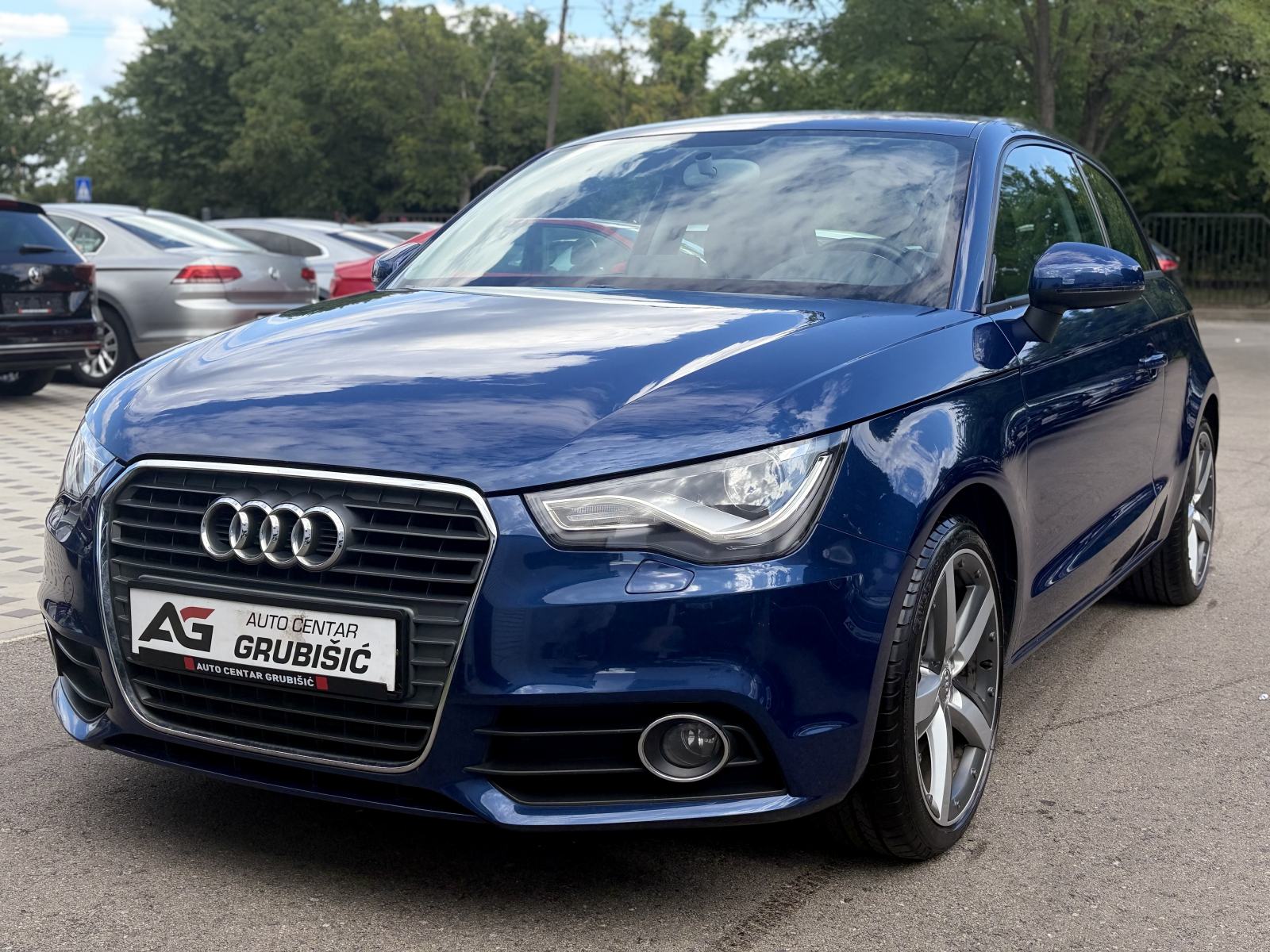 Audi A1 1,6 TDI Sport *Top stanje* *Servisna Audi* *Dupli set alu*, fotografija 13