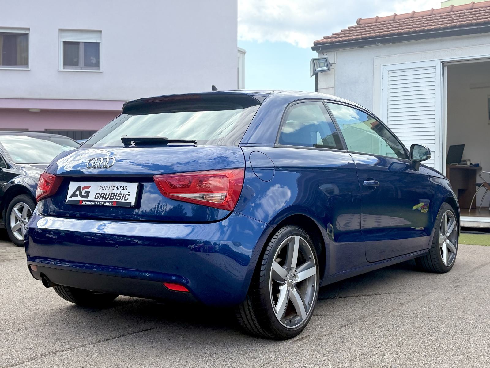 Audi A1 1,6 TDI Sport *Top stanje* *Servisna Audi* *Dupli set alu*, fotografija 14