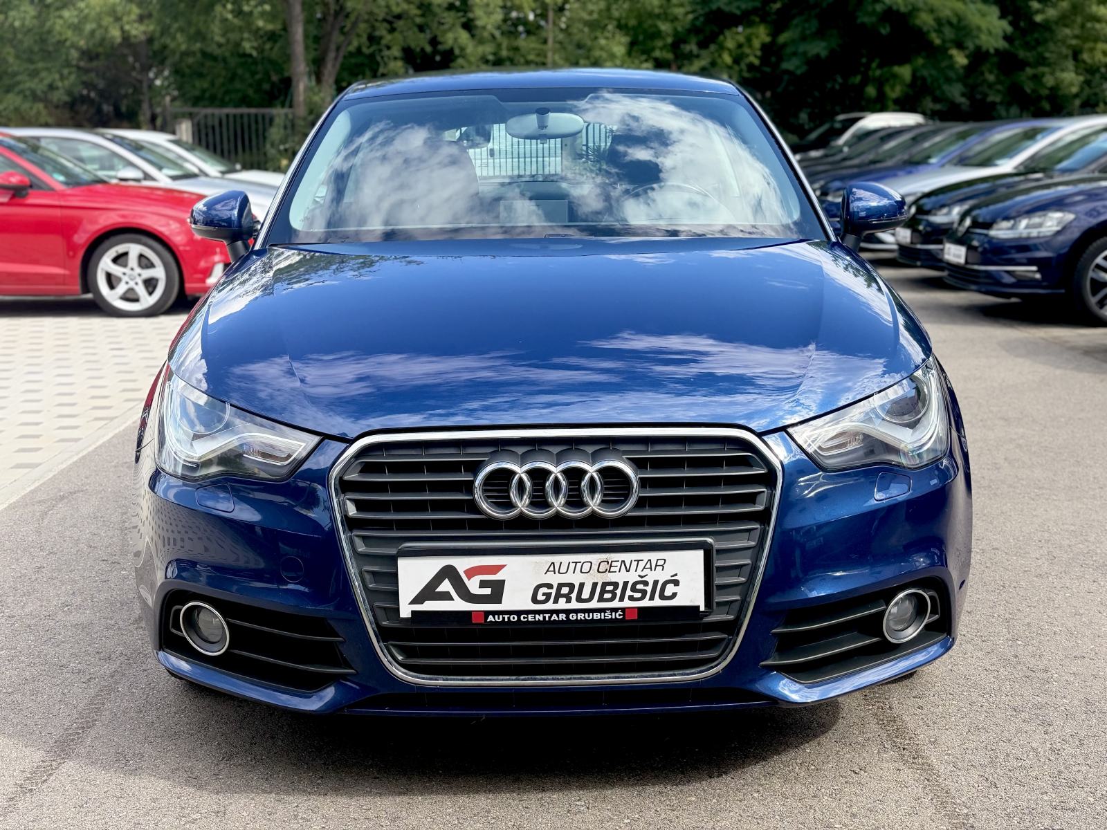 Audi A1 1,6 TDI Sport *Top stanje* *Servisna Audi* *Dupli set alu*, fotografija 2