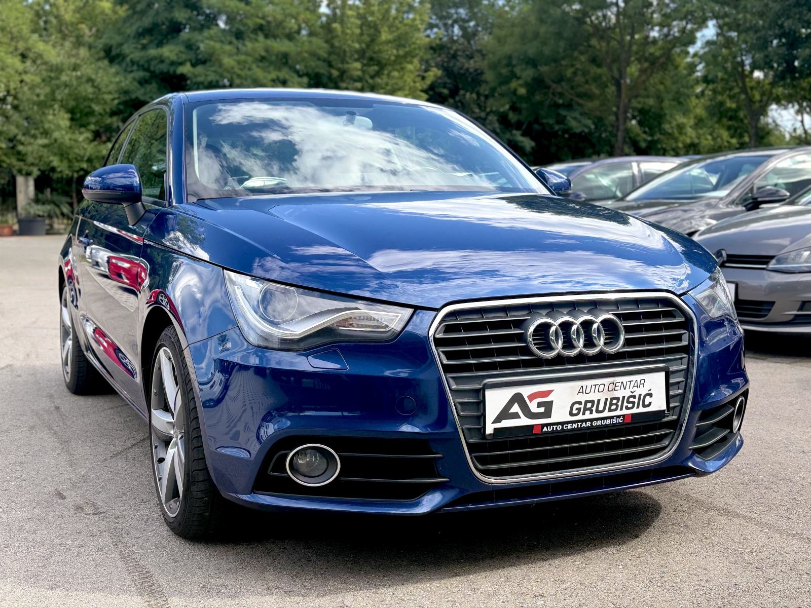 Audi A1 1,6 TDI Sport *Top stanje* *Servisna Audi* *Dupli set alu*, fotografija 11