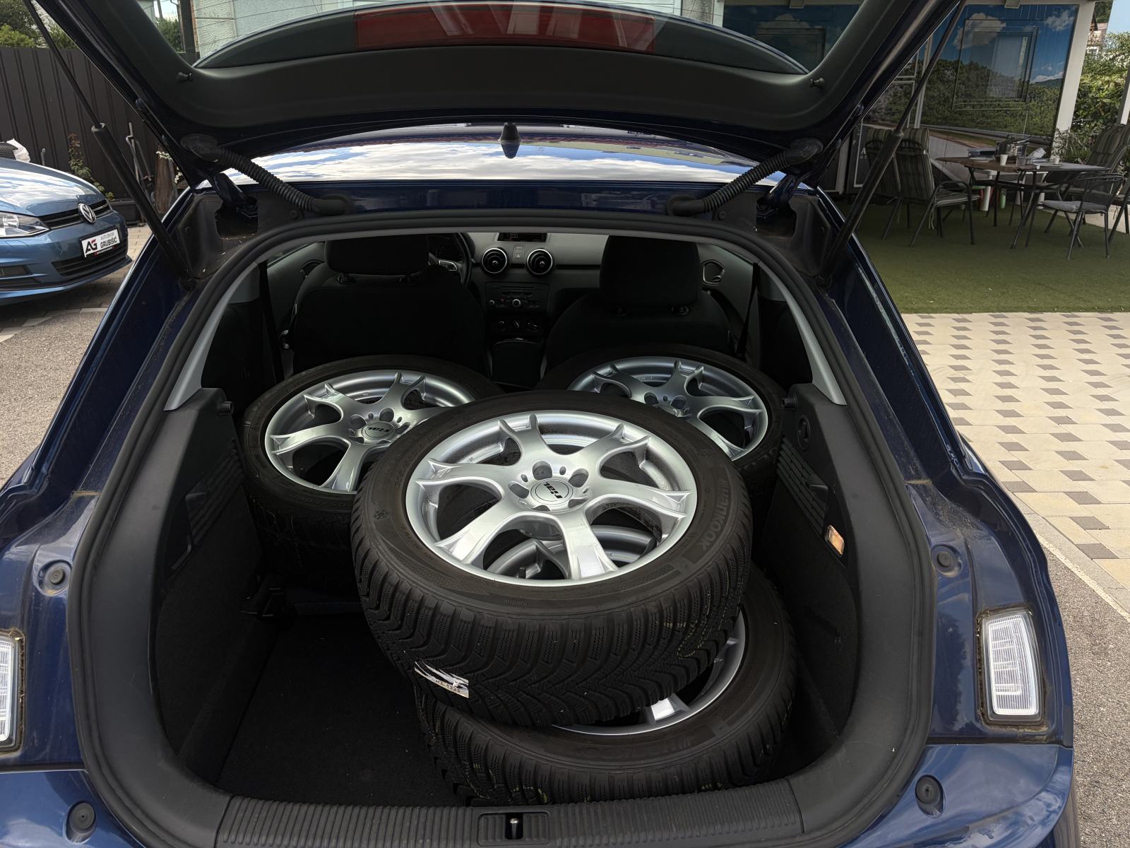 Audi A1 1,6 TDI Sport *Top stanje* *Servisna Audi* *Dupli set alu*, fotografija 17