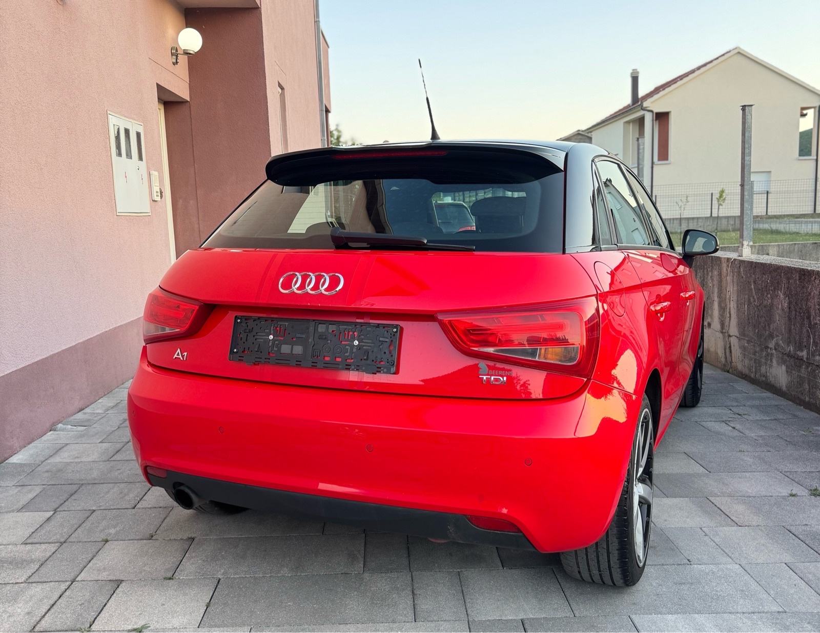 Audi A1 1.6 TDI Sportback — Alu Felge — Navi — 2013 —, fotografija 7