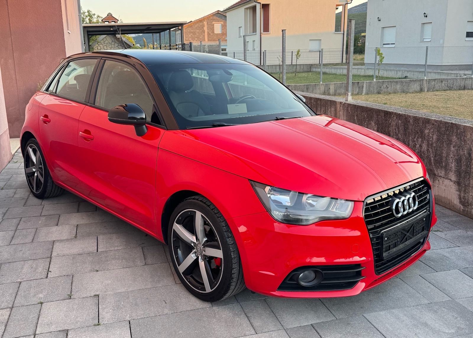 Audi A1 1.6 TDI Sportback — Alu Felge — Navi — 2013 —, fotografija 2