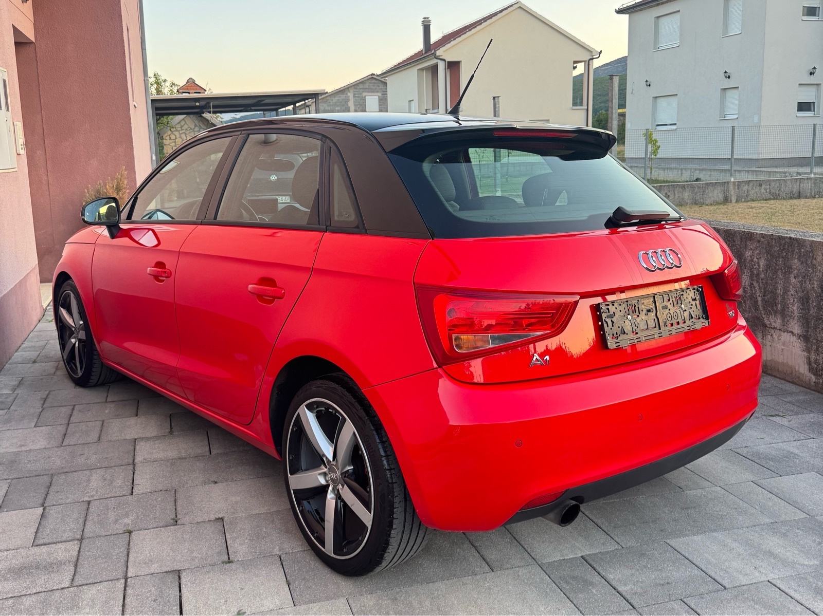 Audi A1 1.6 TDI Sportback — Alu Felge — Navi — 2013 —, fotografija 8
