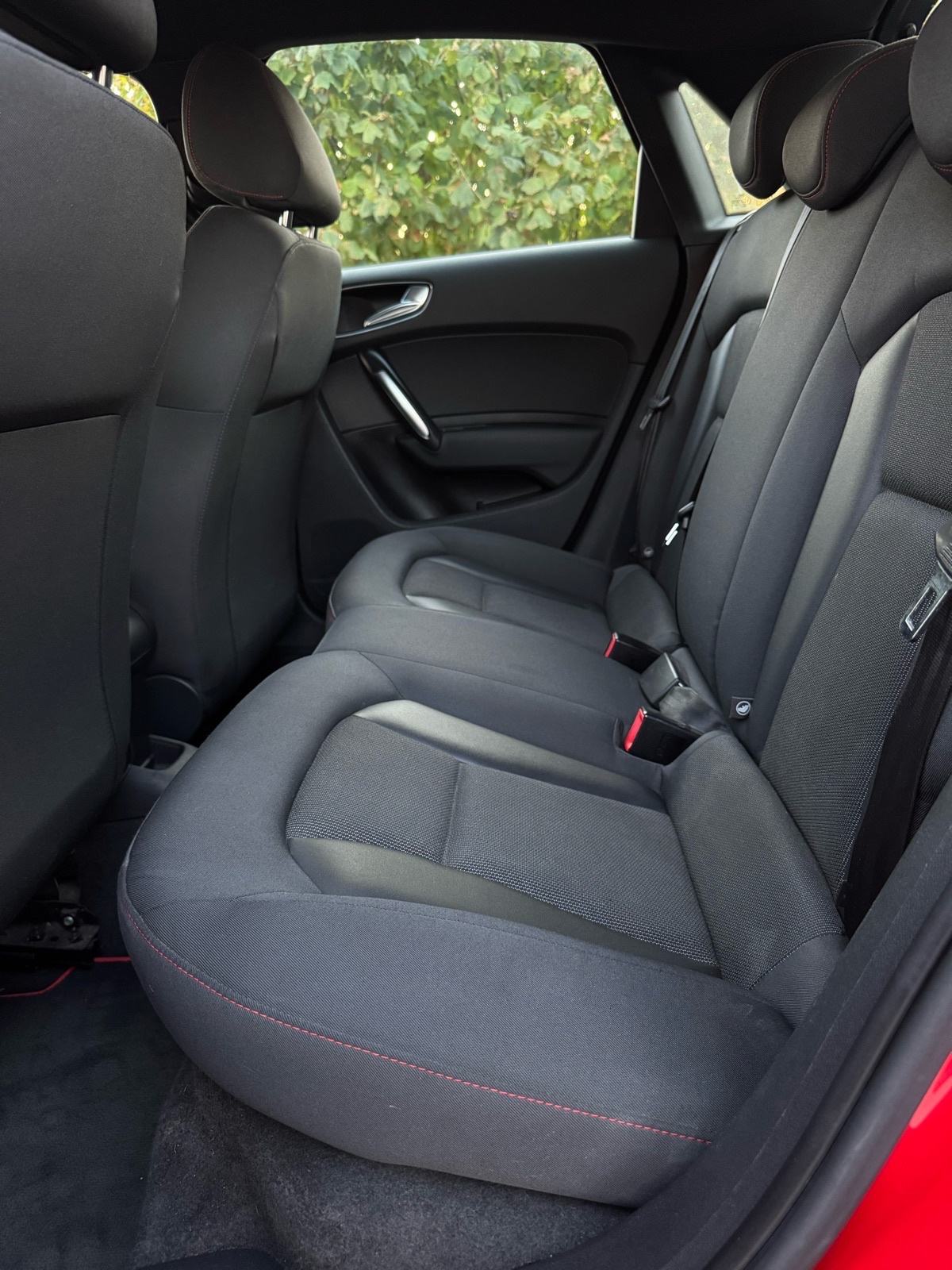 Audi A1 1.6 TDI Sportback — Alu Felge — Navi — 2013 —, fotografija 13