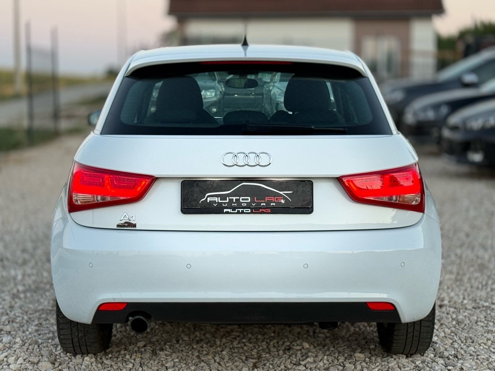 Audi A1 1,6 TDI * XENON * NOVE GUME *, fotografija 5