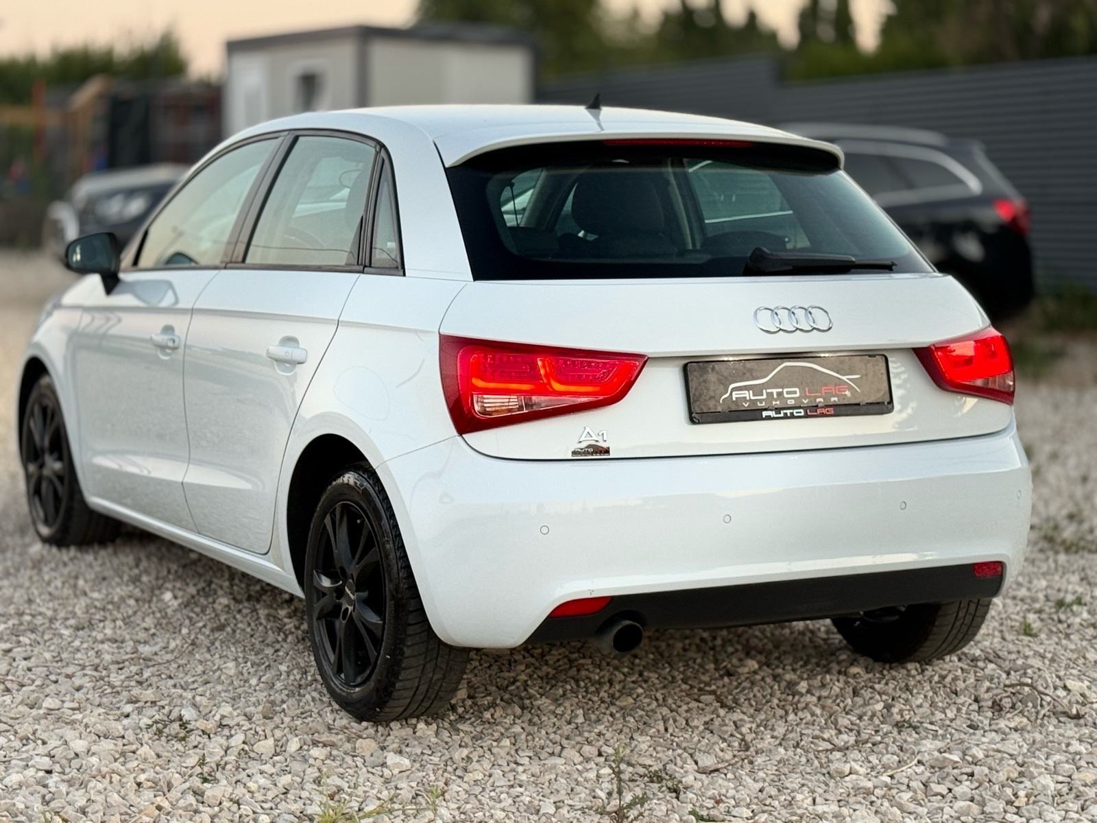 Audi A1 1,6 TDI * XENON * NOVE GUME *, fotografija 6