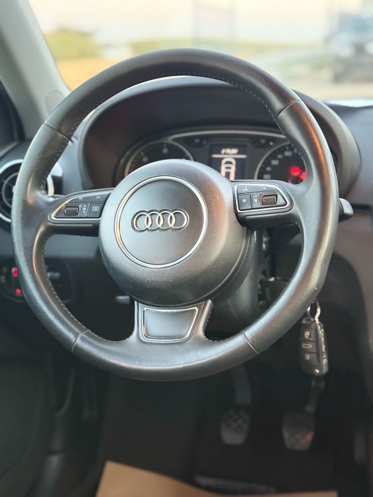 Audi A1 1,6 TDI * XENON * NOVE GUME *, fotografija 10