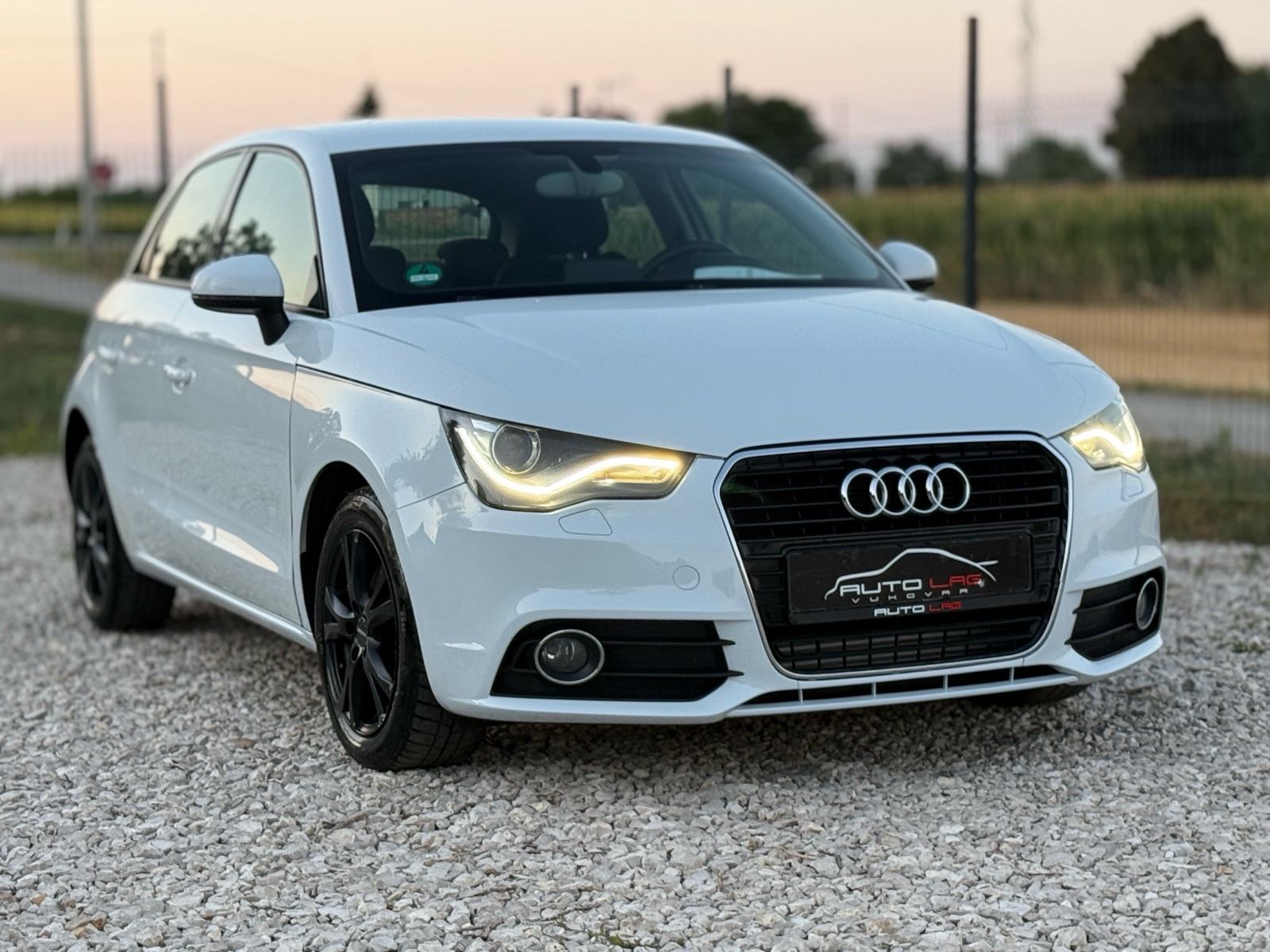 Audi A1 1,6 TDI * XENON * NOVE GUME *, fotografija 3