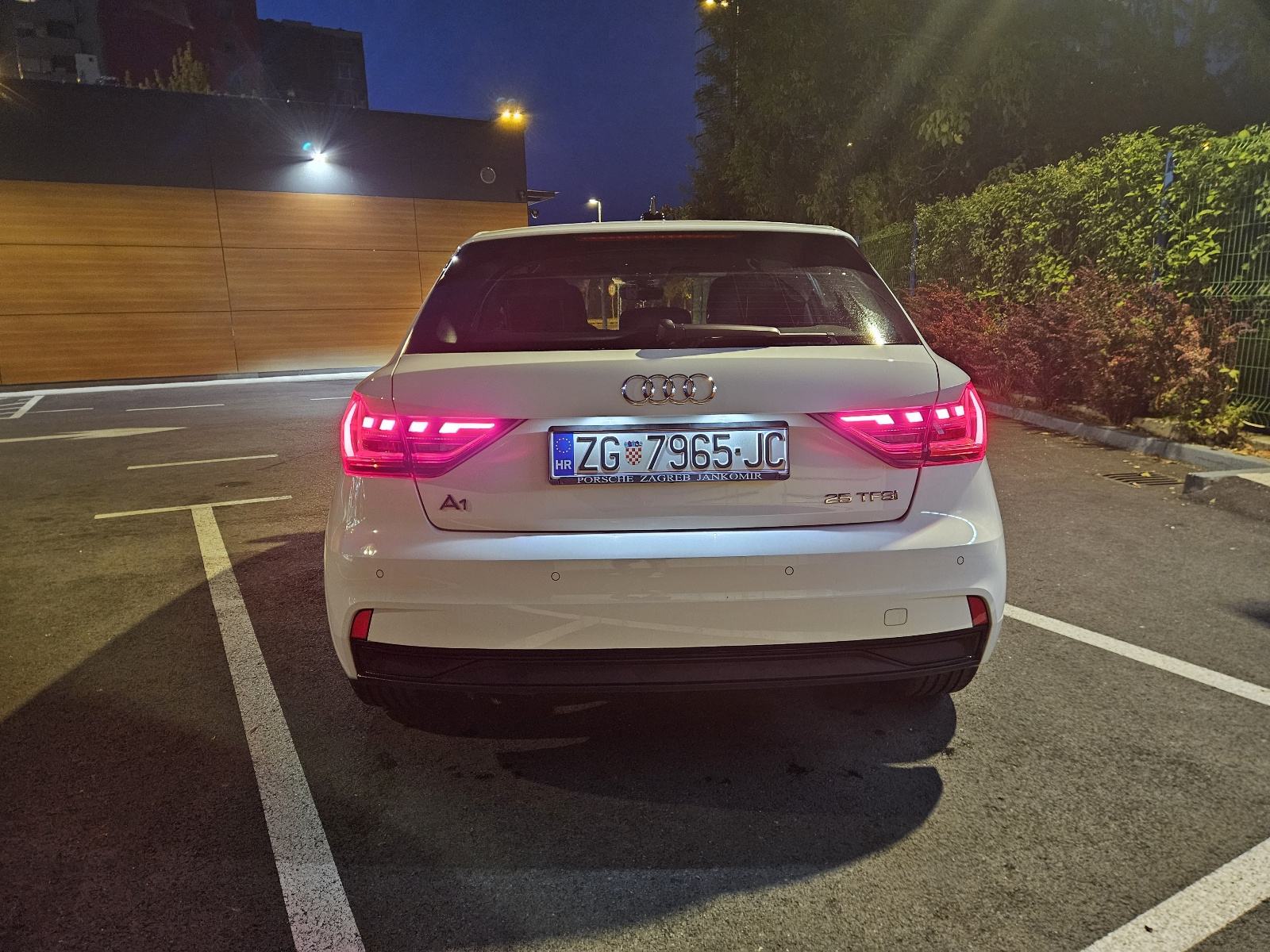 Audi A1 25 TFSI automatik,kupljen u HR,prvi vlasnik, fotografija 6