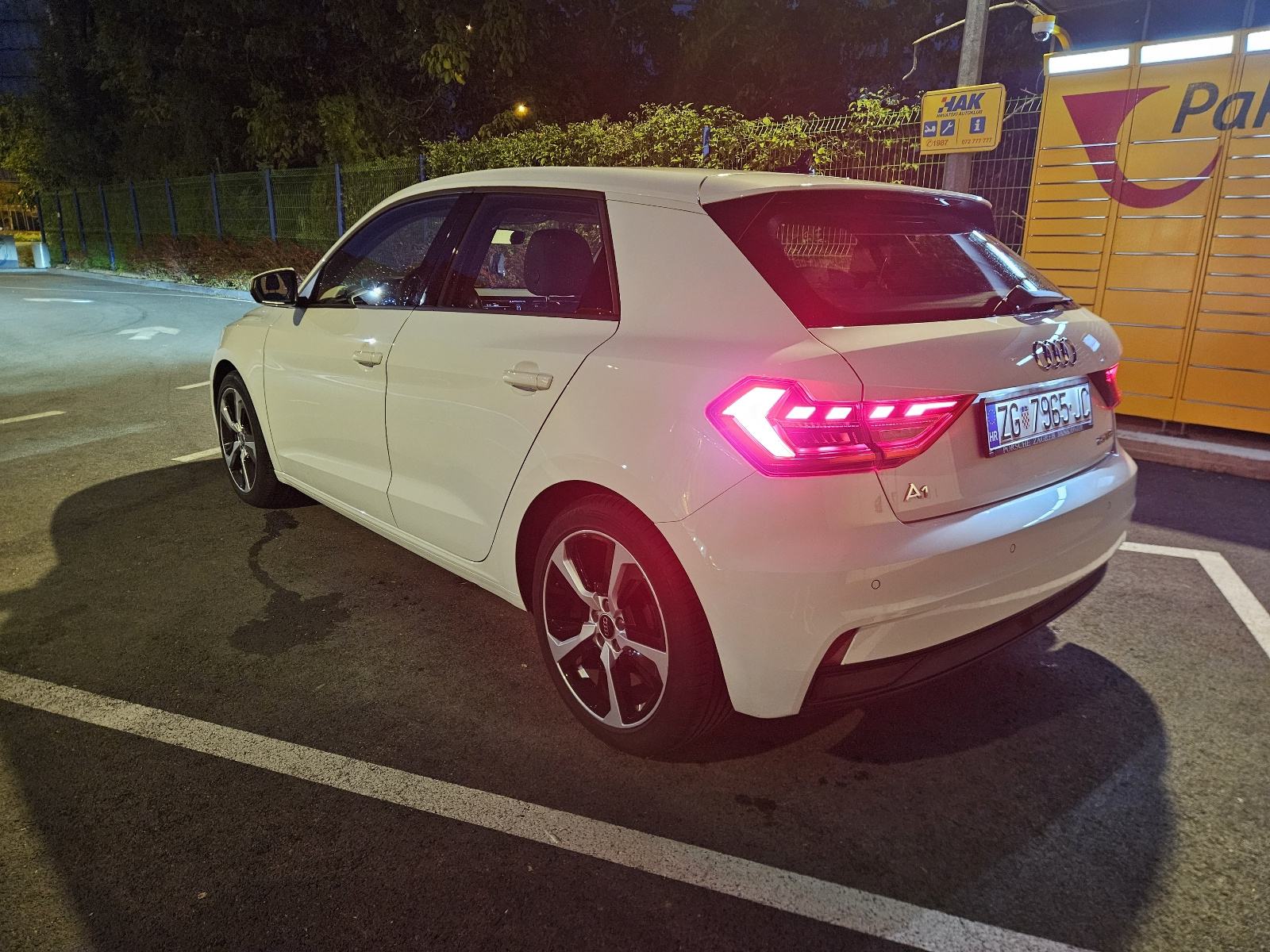 Audi A1 25 TFSI automatik,kupljen u HR,prvi vlasnik, fotografija 5