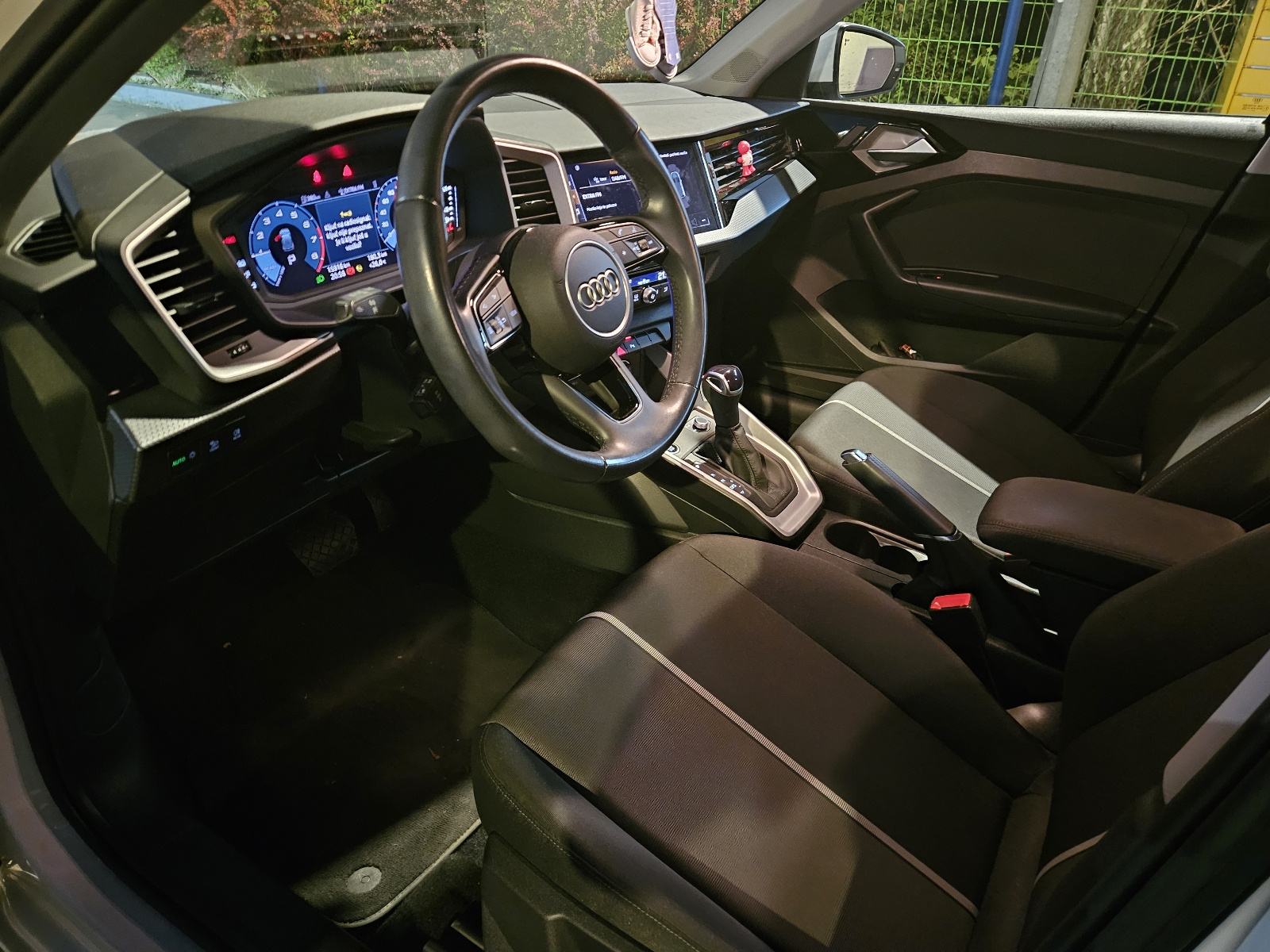 Audi A1 25 TFSI automatik,kupljen u HR,prvi vlasnik, fotografija 10